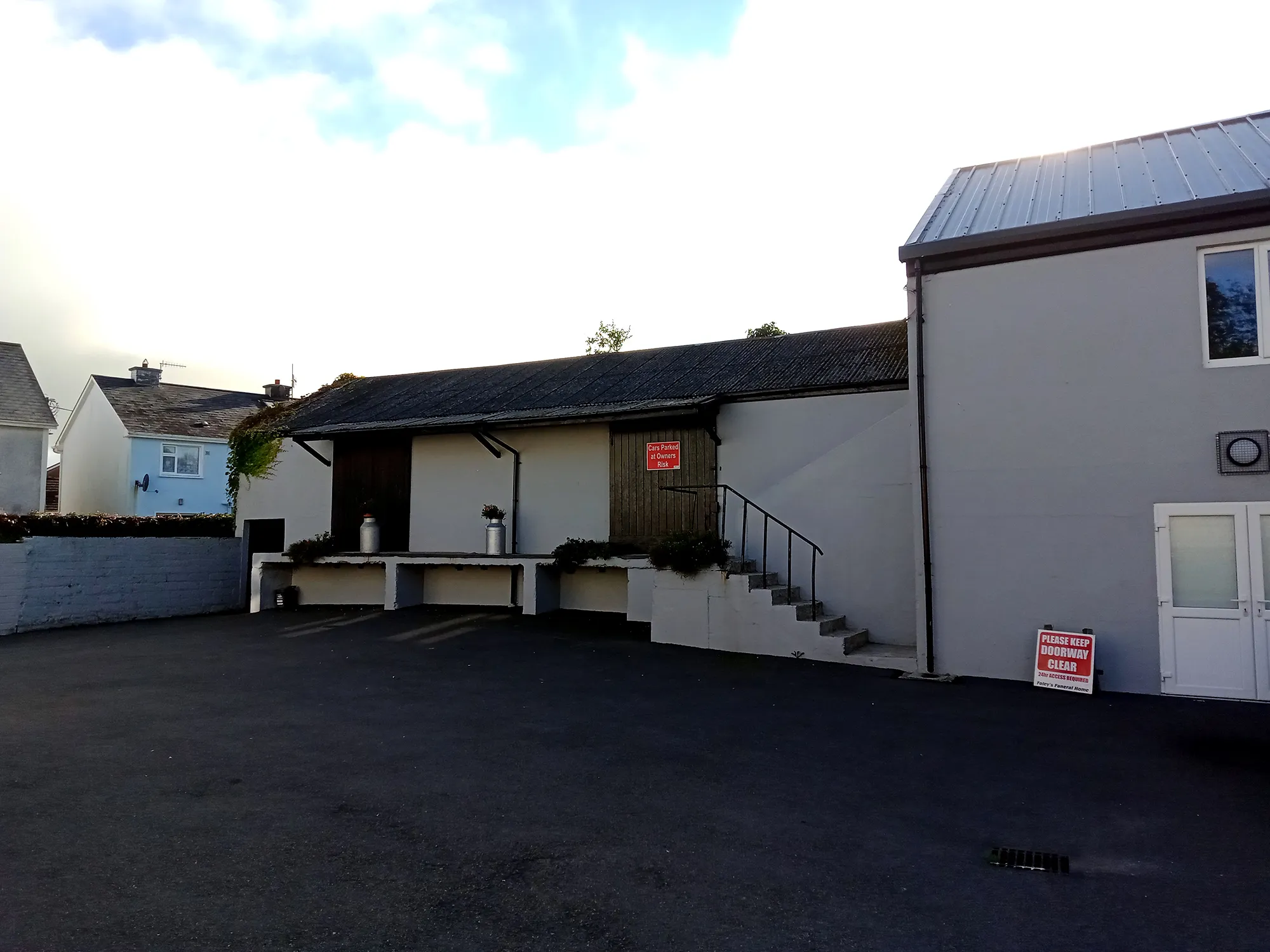 Photo showing: The creamery (behind Foley's Funeral Home) is now disused as such