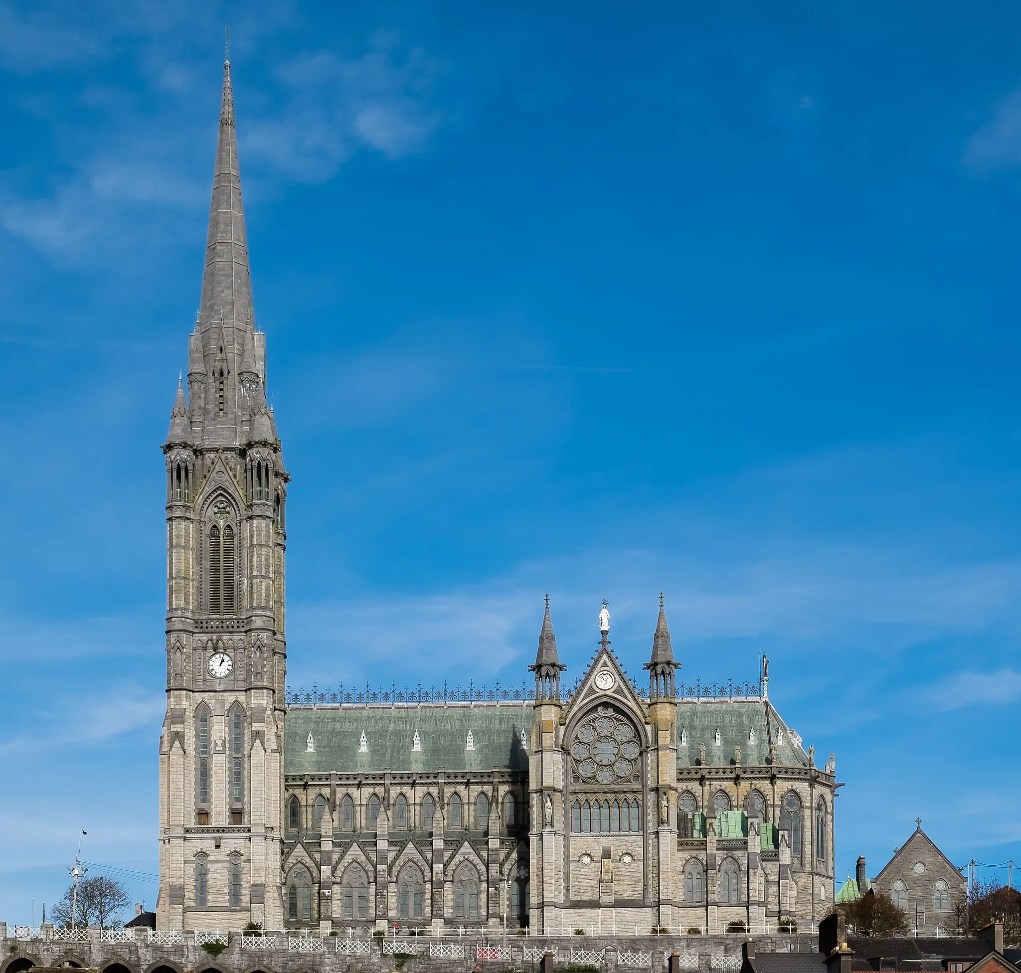 Photo showing: St Colman's Cathedral, Cobh, Ireland. Built between 1865 and 1870 this building is registered on Ireland's National Inventory of Architectural Heritage (Reg. No. 20827192).