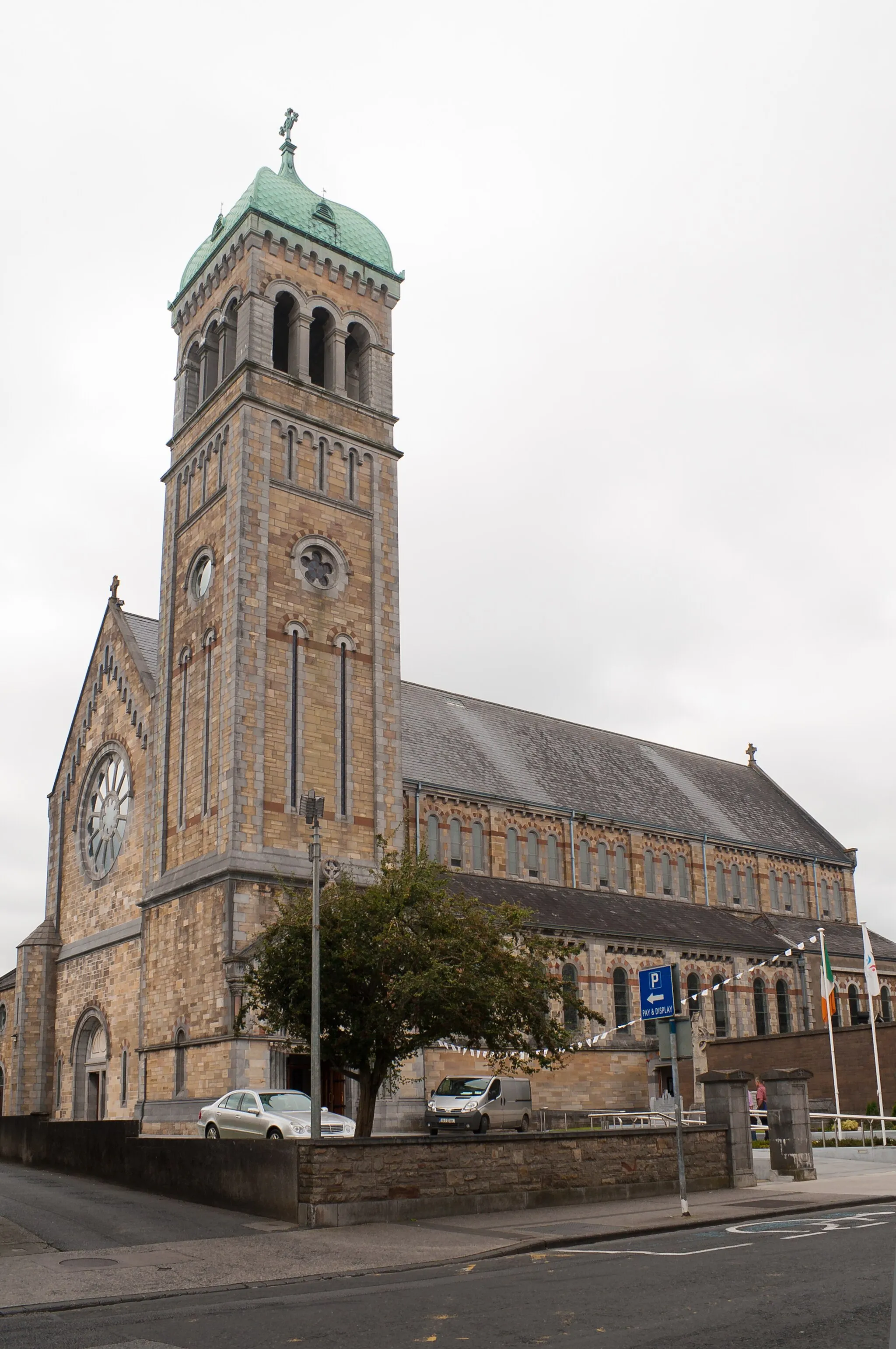 Photo showing: SS. Peter and Paul's Church, as seen from the south-east.