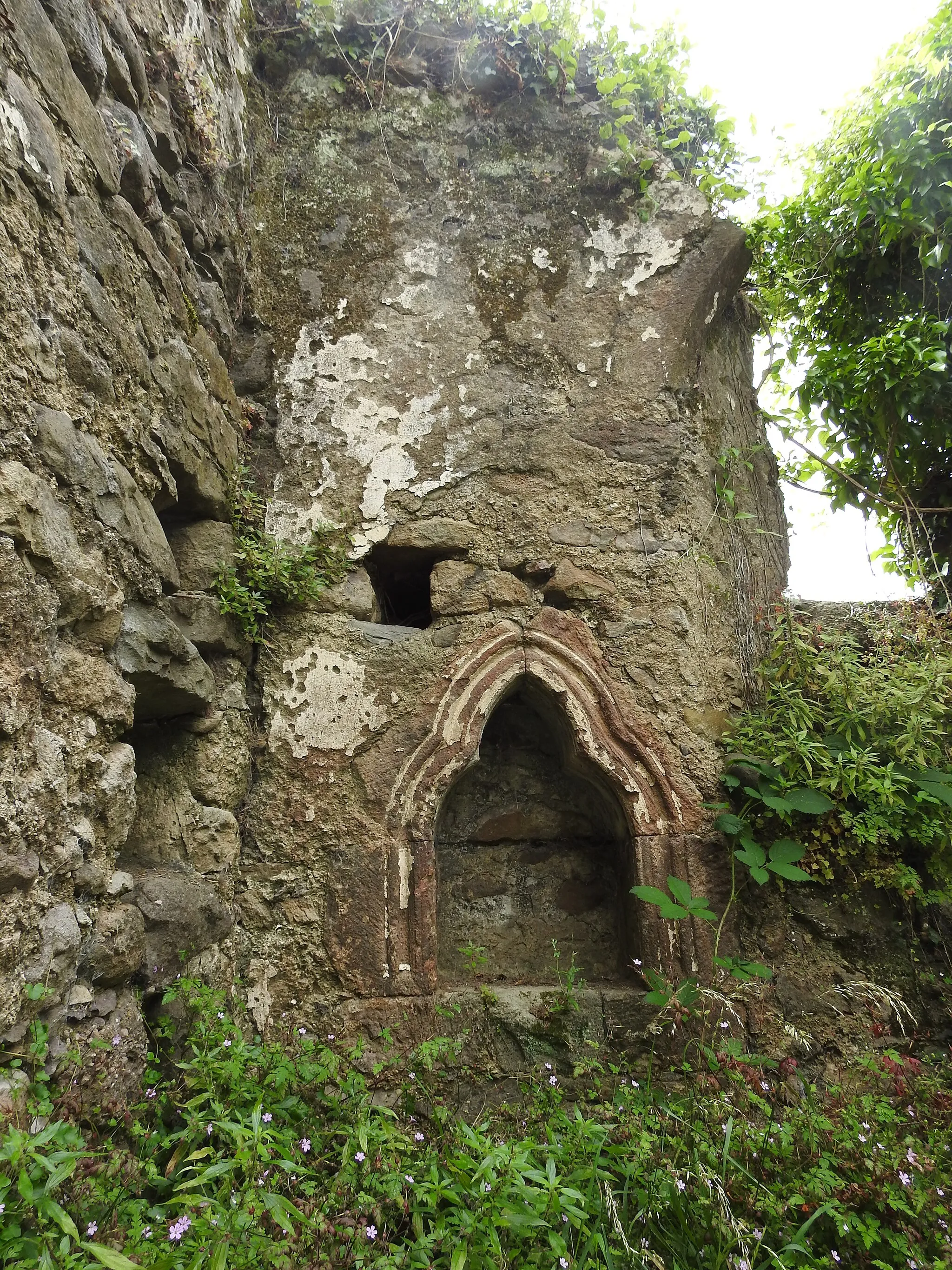 Photo showing: Owning Church Ruin: Sedilia or piscina?
SMR no; KK039-002002-