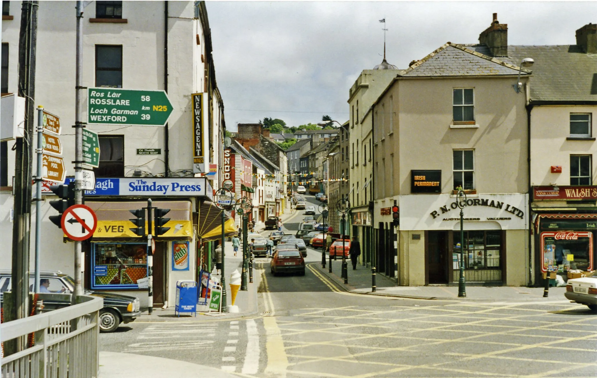Photo showing: Downtown New Ross, 1993.
View eastward near the Quay at North Street.