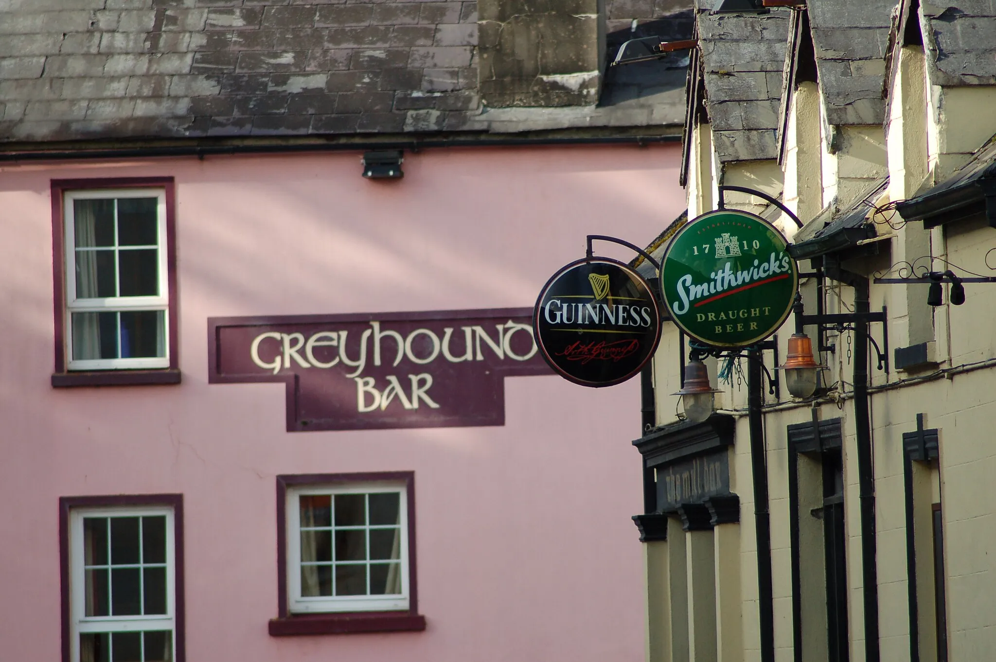 Photo showing: Street in Sixmilebridge.