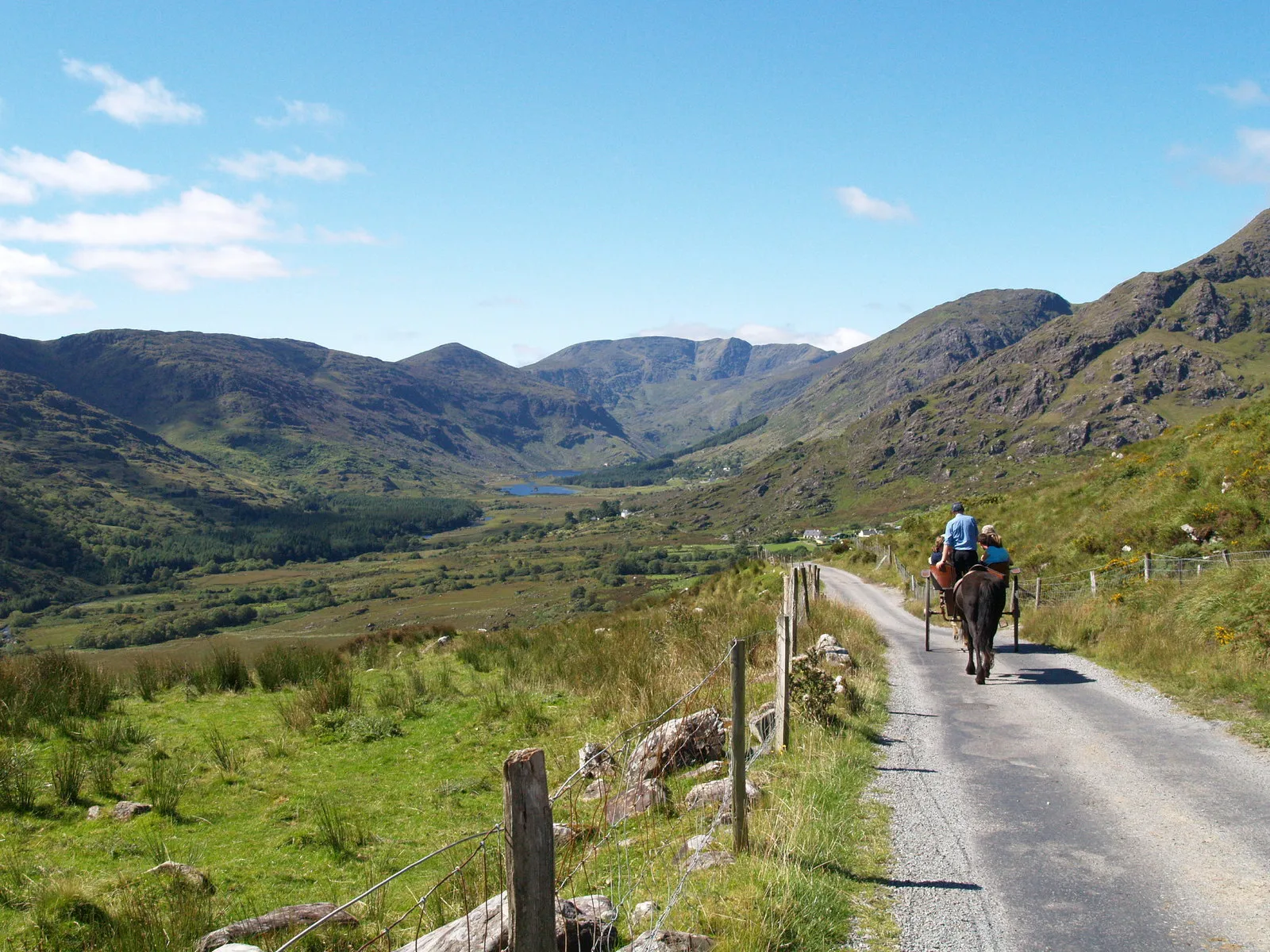Photo showing: Descent from the Gap of Dunloe