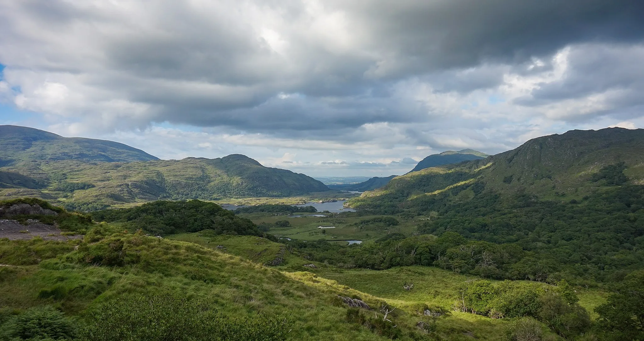 Photo showing: Ladies View with the lakes of Killarney on the Ring of Kerry, Killarney National Park, County Kerry.