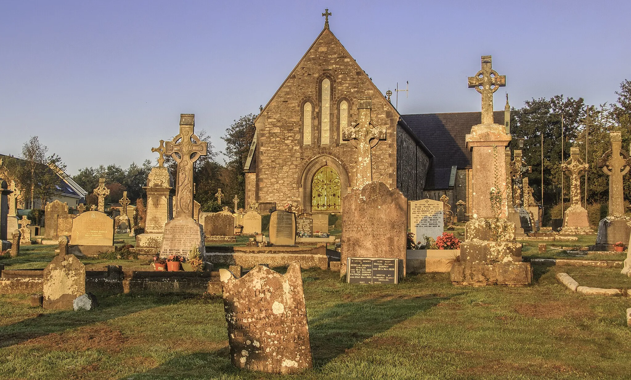 Photo showing: County Waterford, Church of the Sacred Heart.