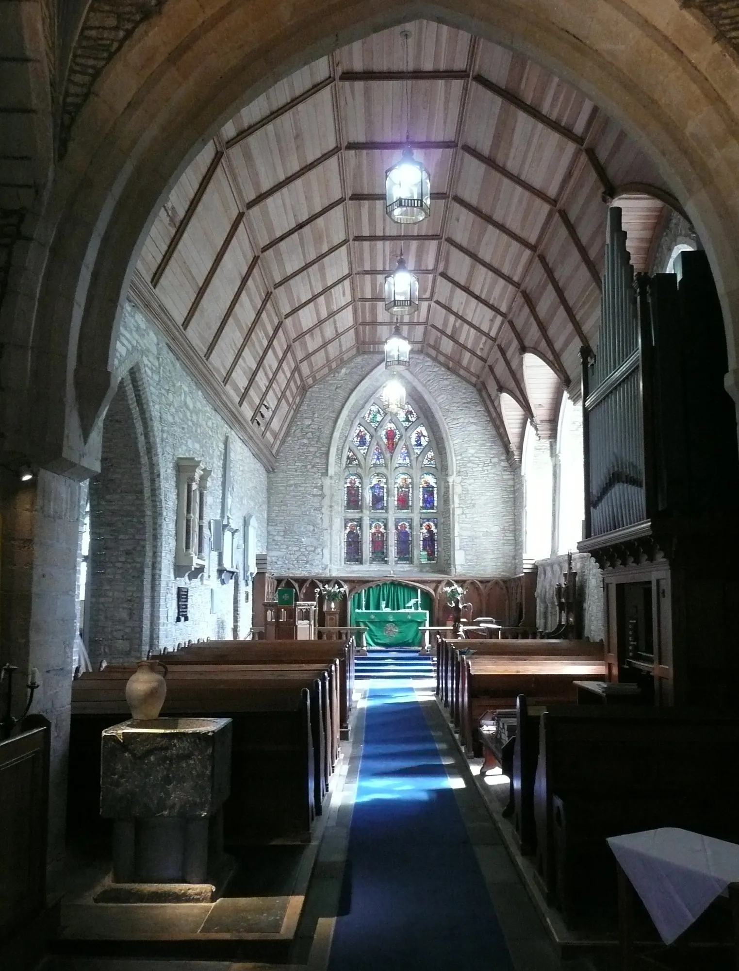 Photo showing: The interior of St Laserian's Cathedral, Oldleighlin