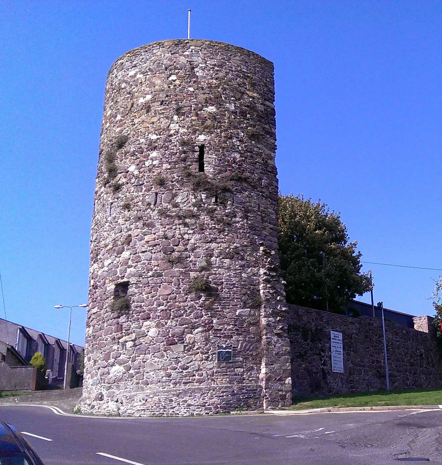 Photo showing: The French Tower. This is one of the six surviving towers of the walls of Waterford.