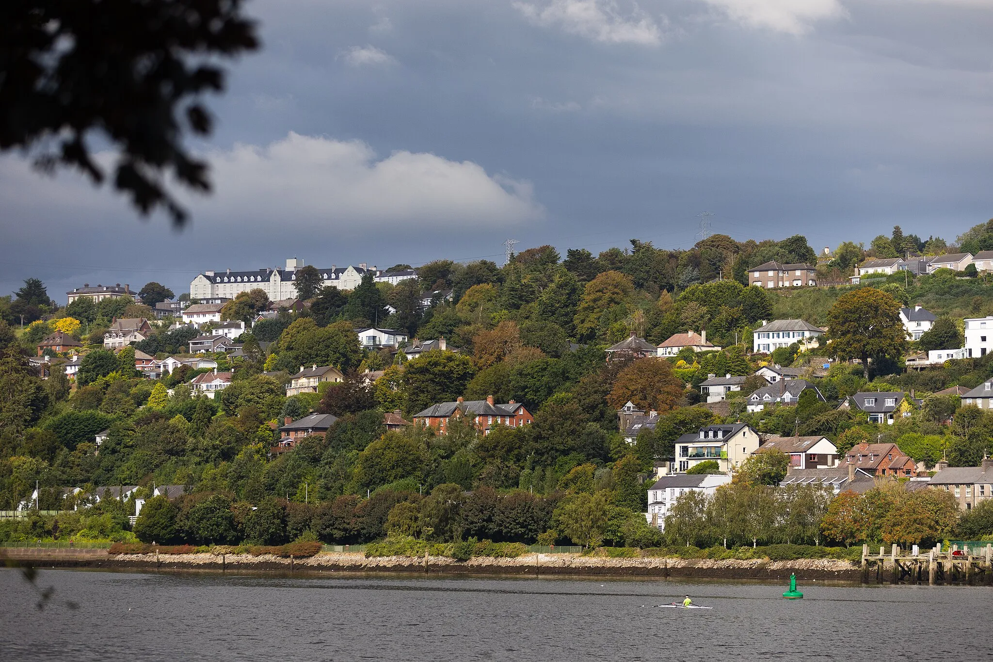 Photo showing: Montenotte area in Cork, as seen from the opposite side of the River Lee
