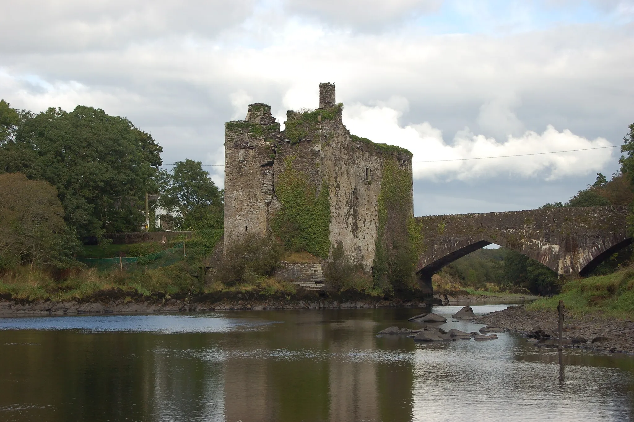 Photo showing: County Cork, Carrigadrohid Castle.