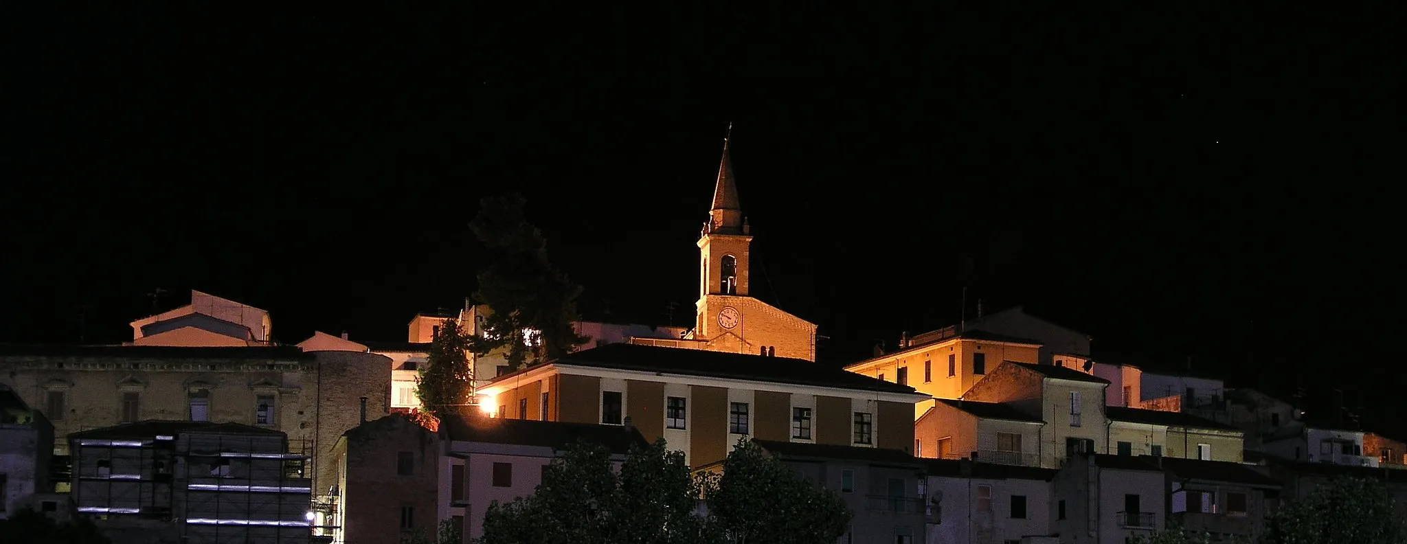 Photo showing: Panorama notturno di Ripa Teatina.