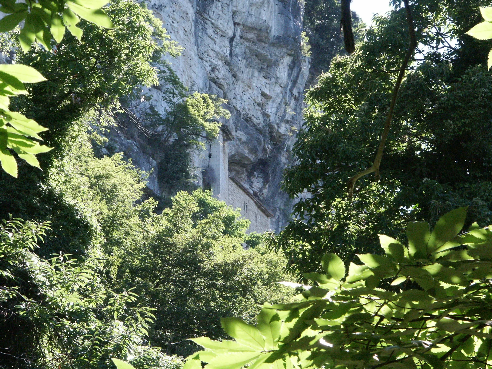 Photo showing: L'Eremo di San Marco. Vista dal bosco sottostante. Autore: Maurizio Antonelli