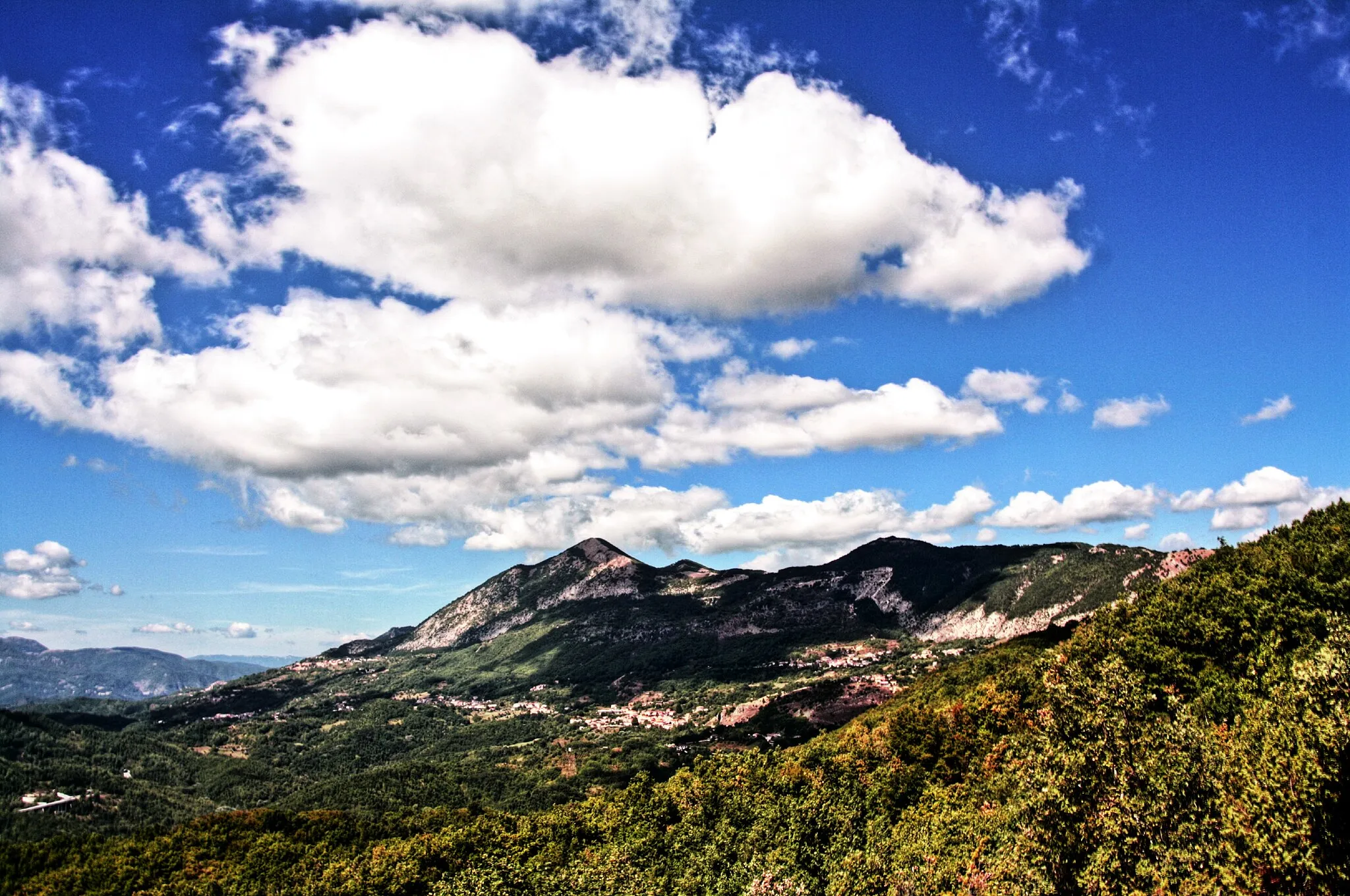 Photo showing: Panorama del Cicolano (Valle del Salto) - Monte Serra