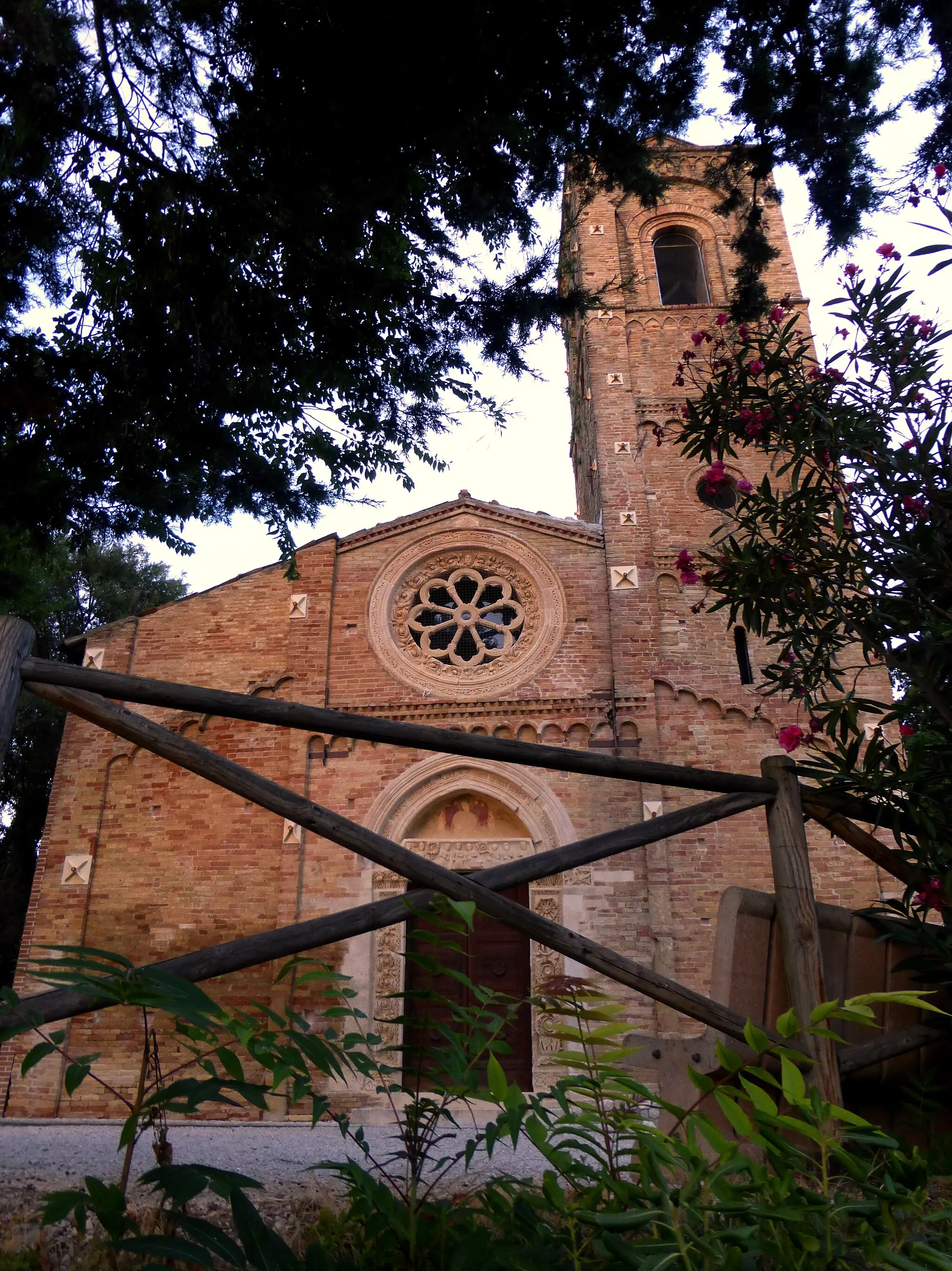 Photo showing: Facciata della chiesa di Santa Maria Maggiore a Pianella, Pescara.