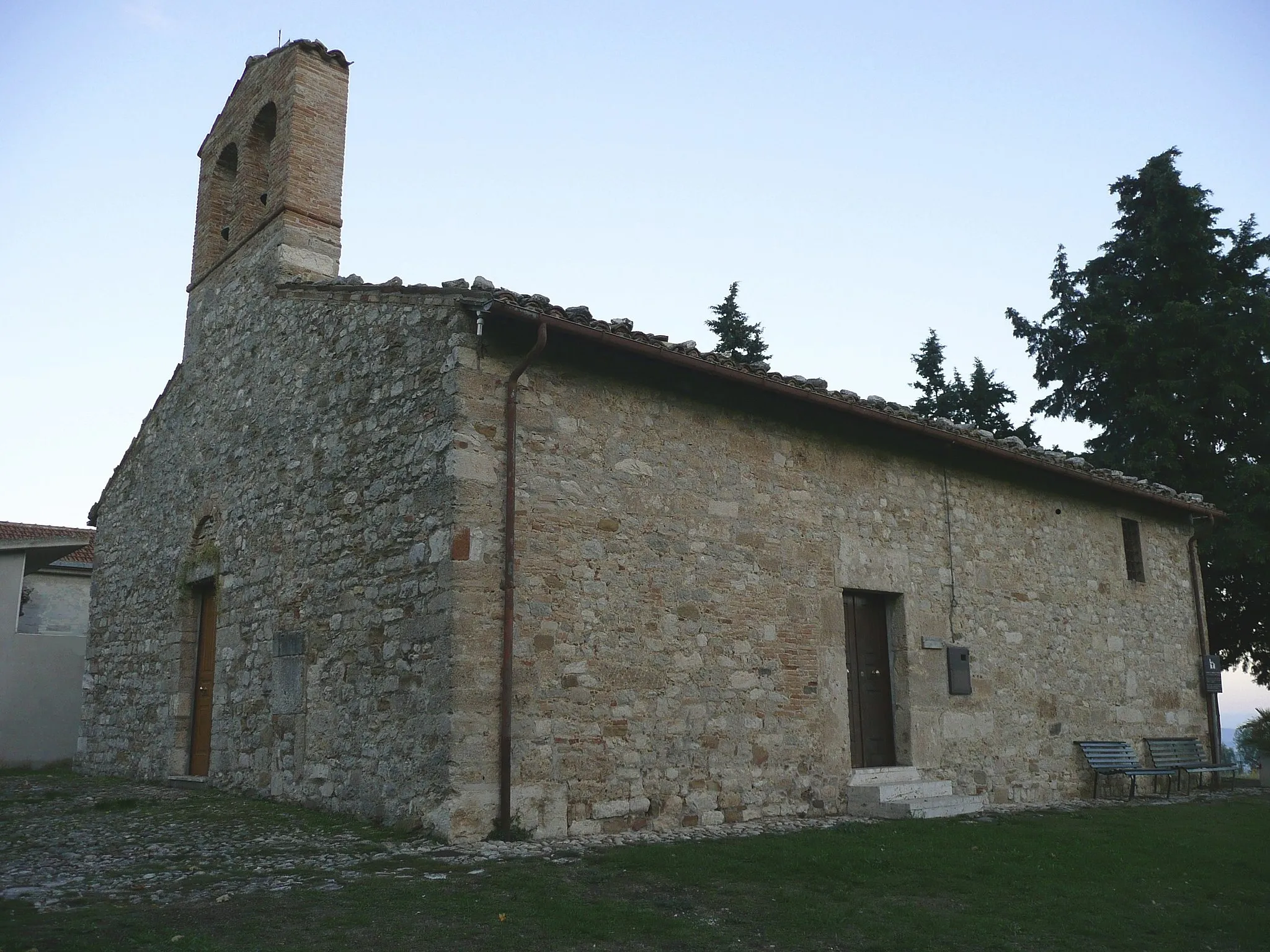 Photo showing: Chiesa di S. Maria de Praediis, in Pantaneto e Castagneto, frazioni di Teramo, Italy