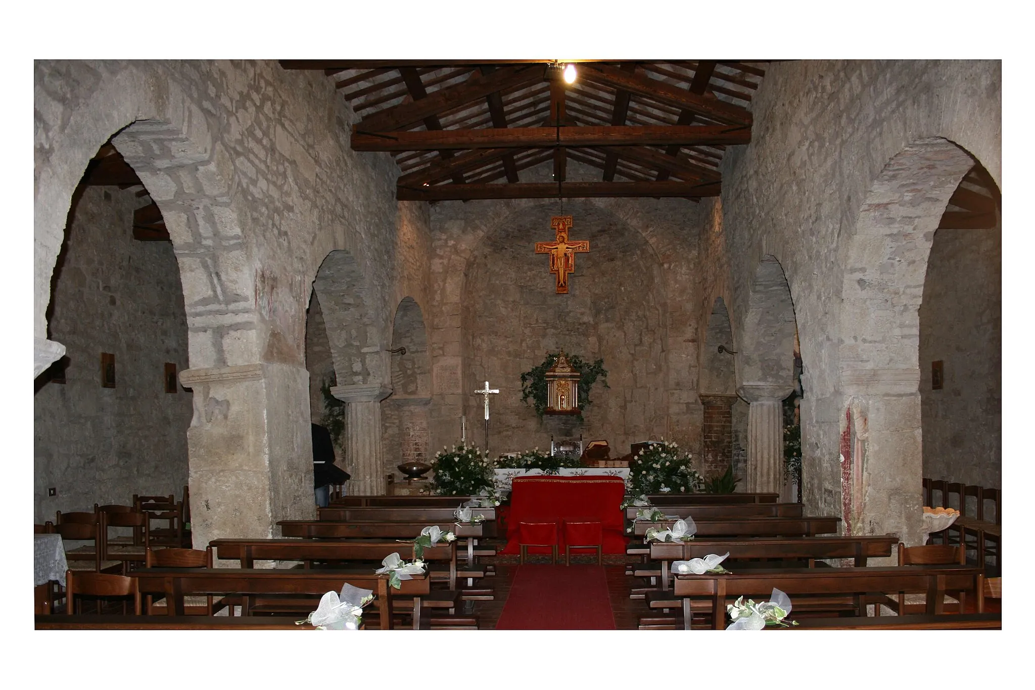 Photo showing: chiesa di Santa Maria de Praediis - Teramo, interno visto dall'ingresso