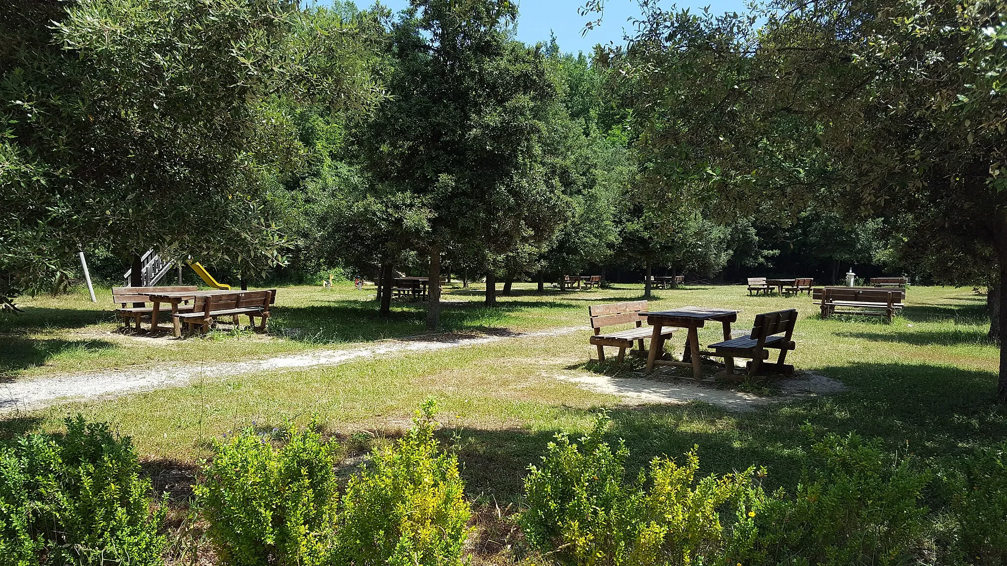 Photo showing: Gole del Salinello - picknick area