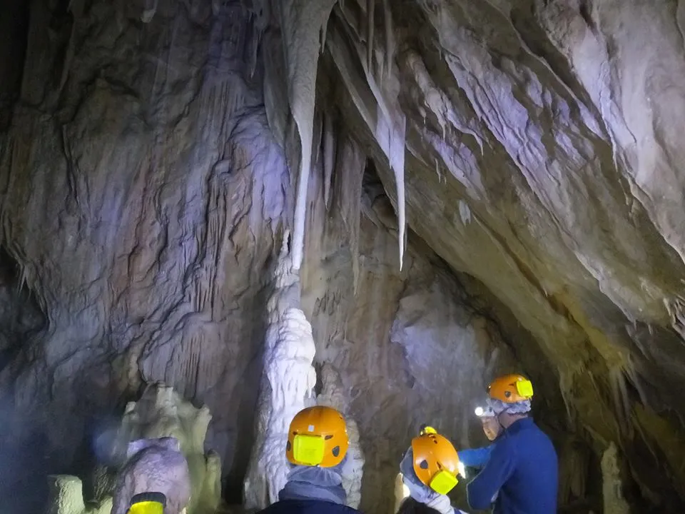 Photo showing: Interno della grotta