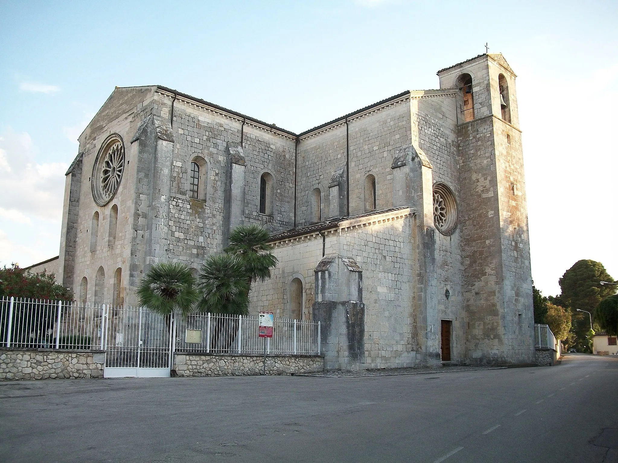 Photo showing: Abbey church of Santa Maria Arabona, Manoppello, Italy. Foto scattata da Alan_p.
