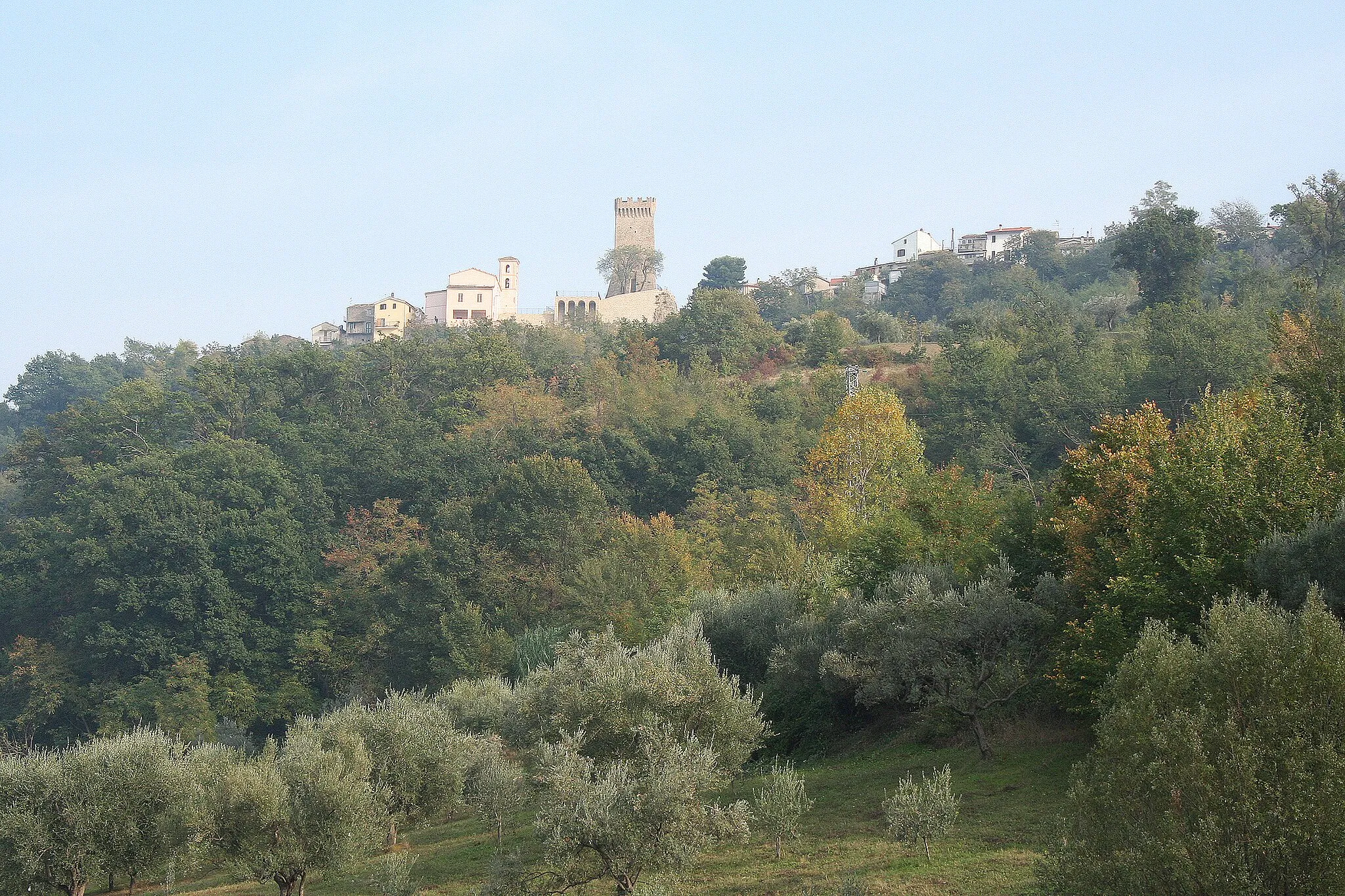Photo showing: Panorama del borgo di Montegualtieri in provincia di Teramo