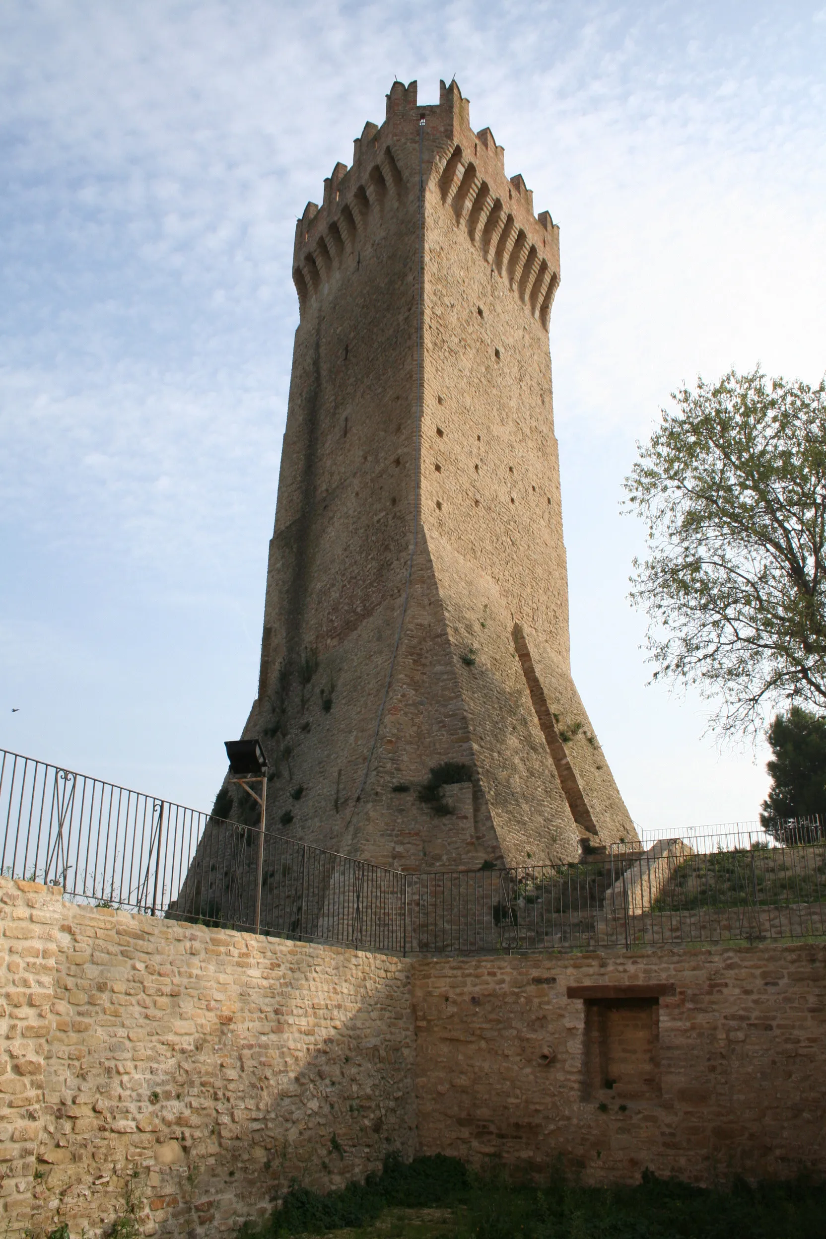 Photo showing: Torre di Montegualtieri in provincia di Teramo