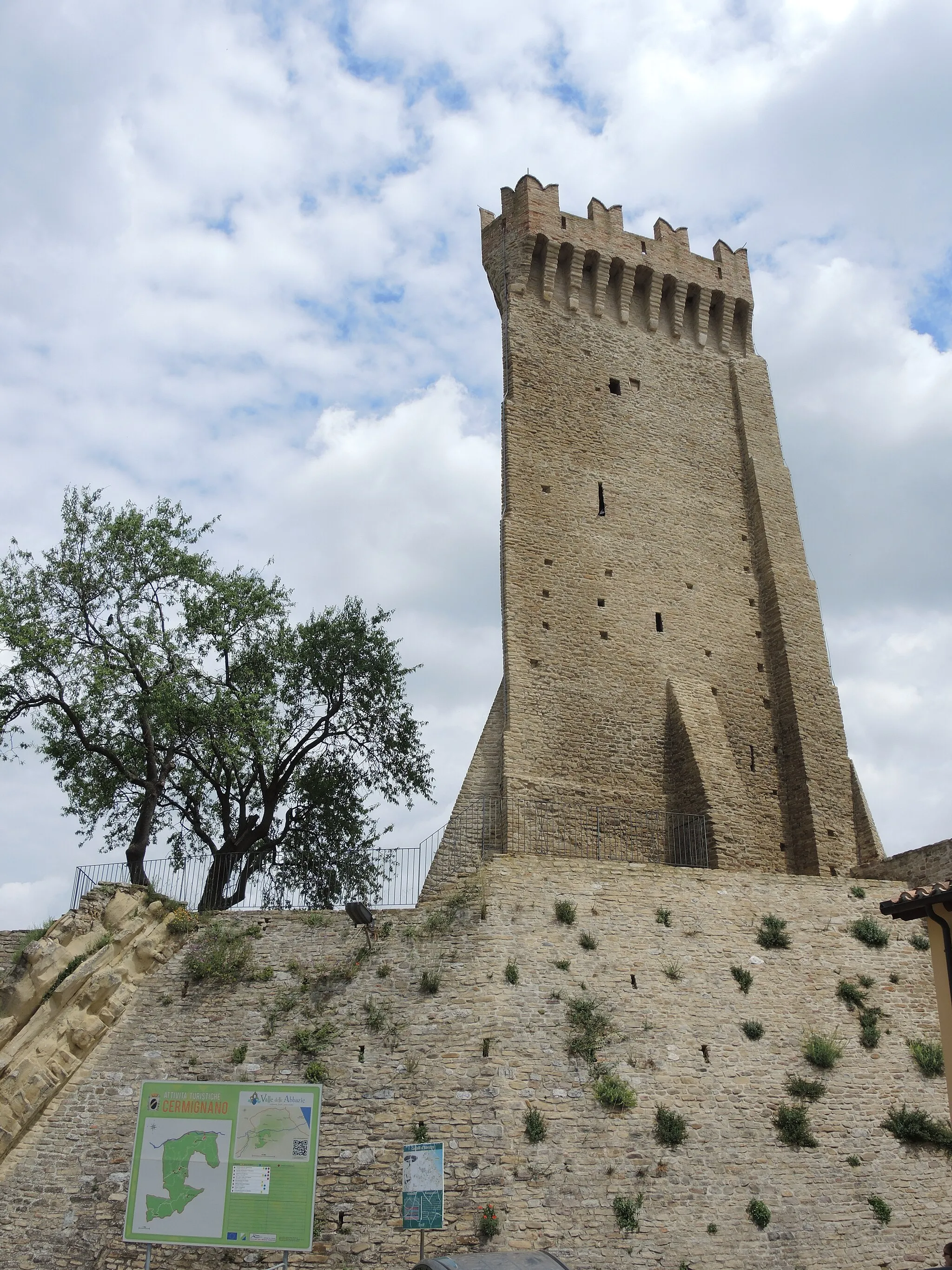 Photo showing: Torre di Montegualtieri