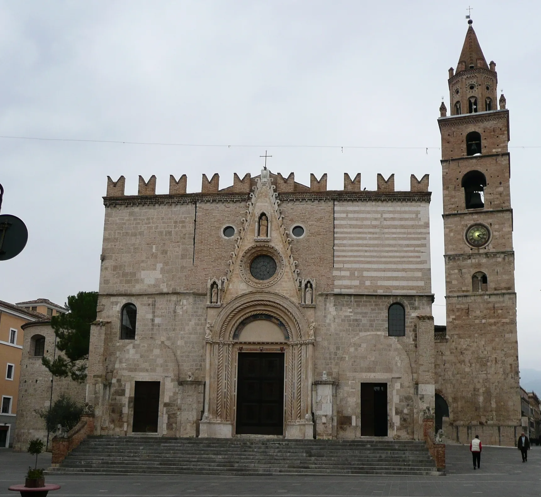 Photo showing: Duomo di Teramo - facciata principale