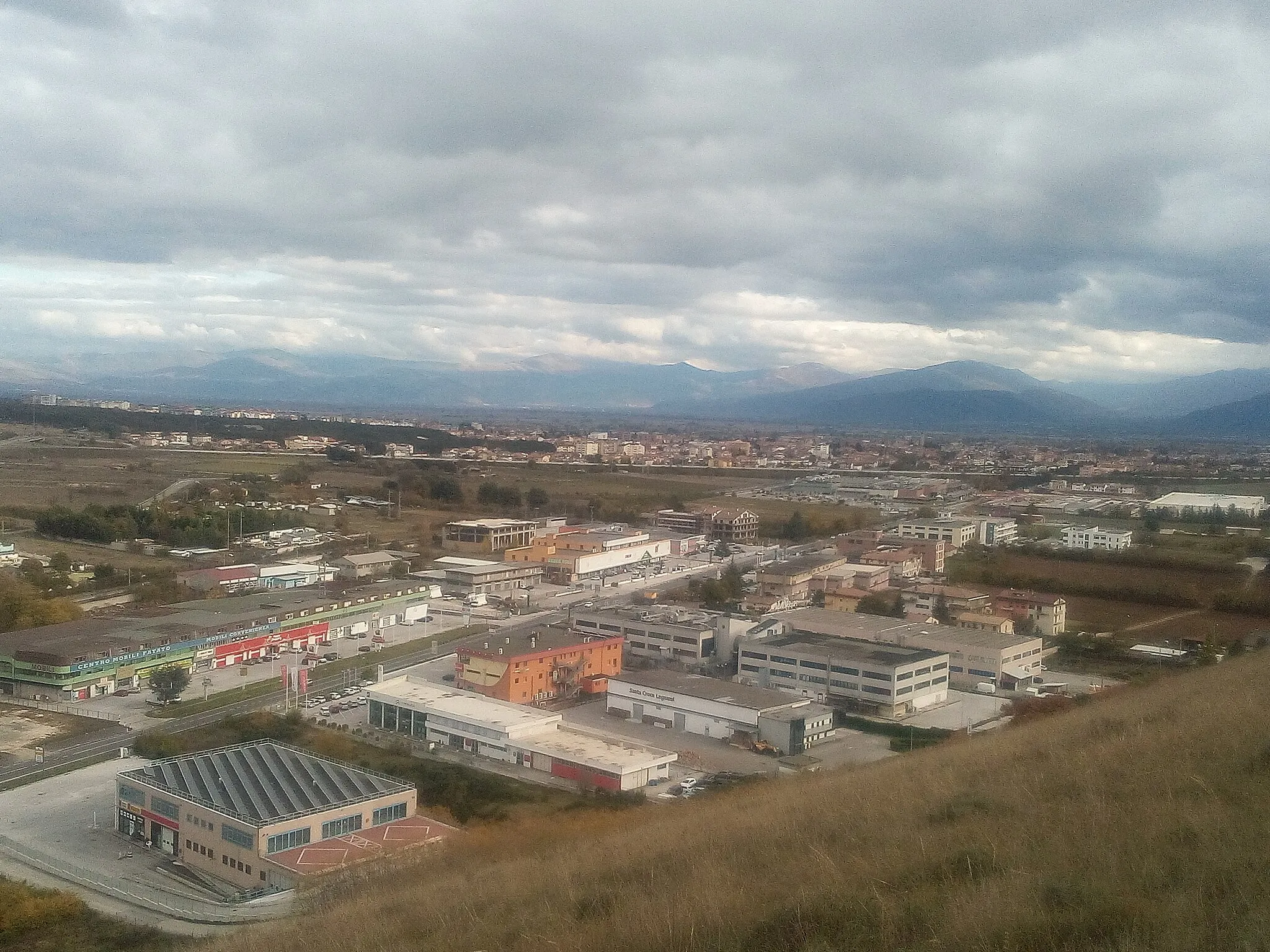 Photo showing: Centro commerciale di Cappelle dei Marsi ed Avezzano in Abruzzo