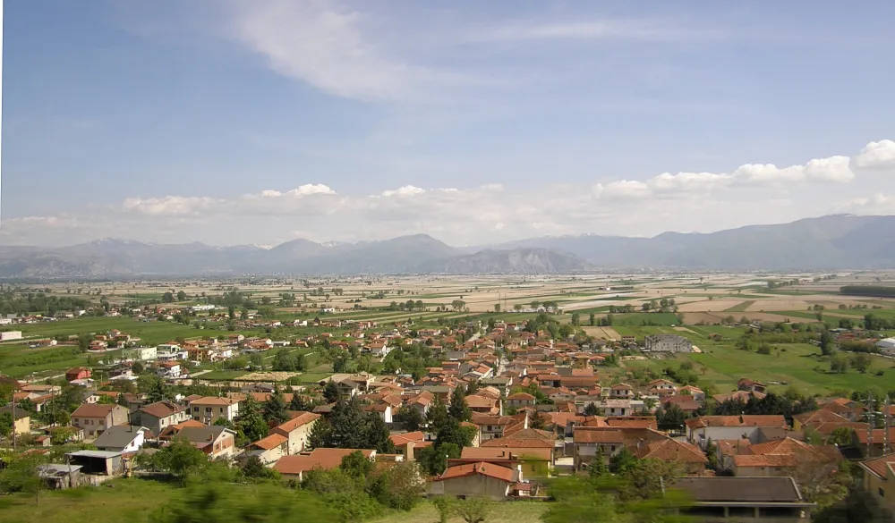 Photo showing: View of Fucine Plain from Paterno near A25 Motorway, Avezzano, Abruzzo, Italy