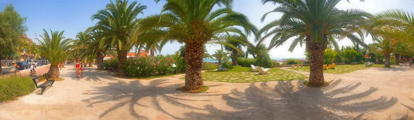 Photo showing: zona pedonale e una delle tante oasi  del lungomare sud di San Benedetto del Tronto