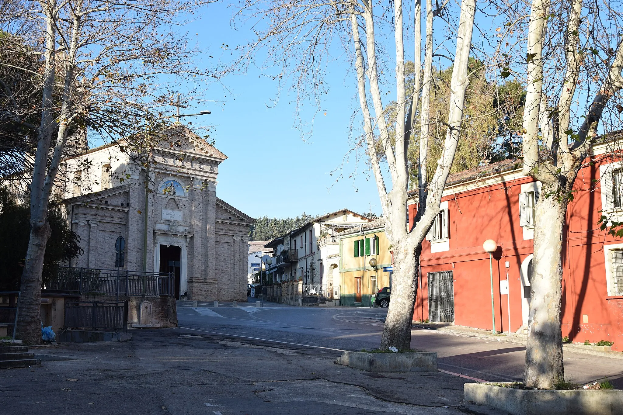 Photo showing: Il nucleo originario di Castellammare Adriatico, intorno la basilica della Madonna dei sette Dolori