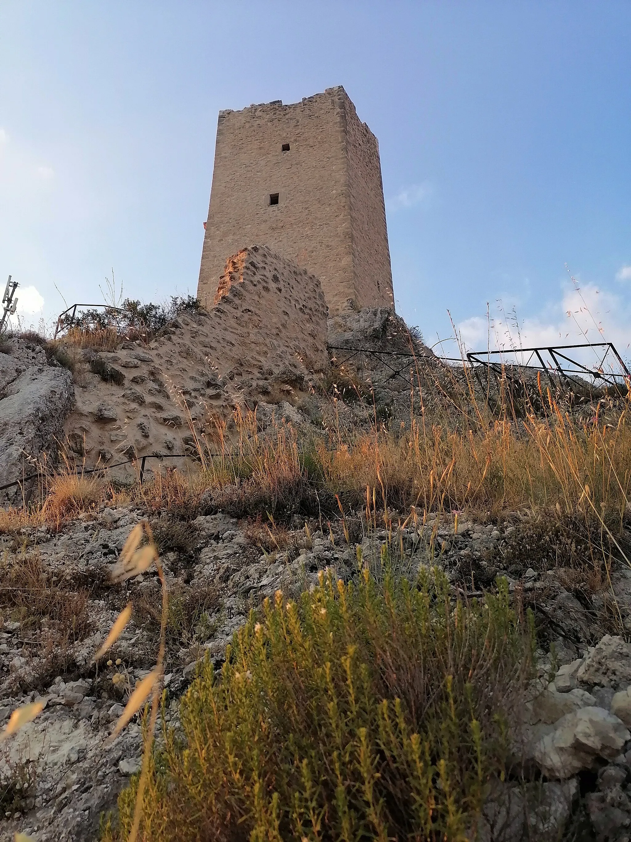 Photo showing: Torre Medievale di Roccapreturo (AQ)
