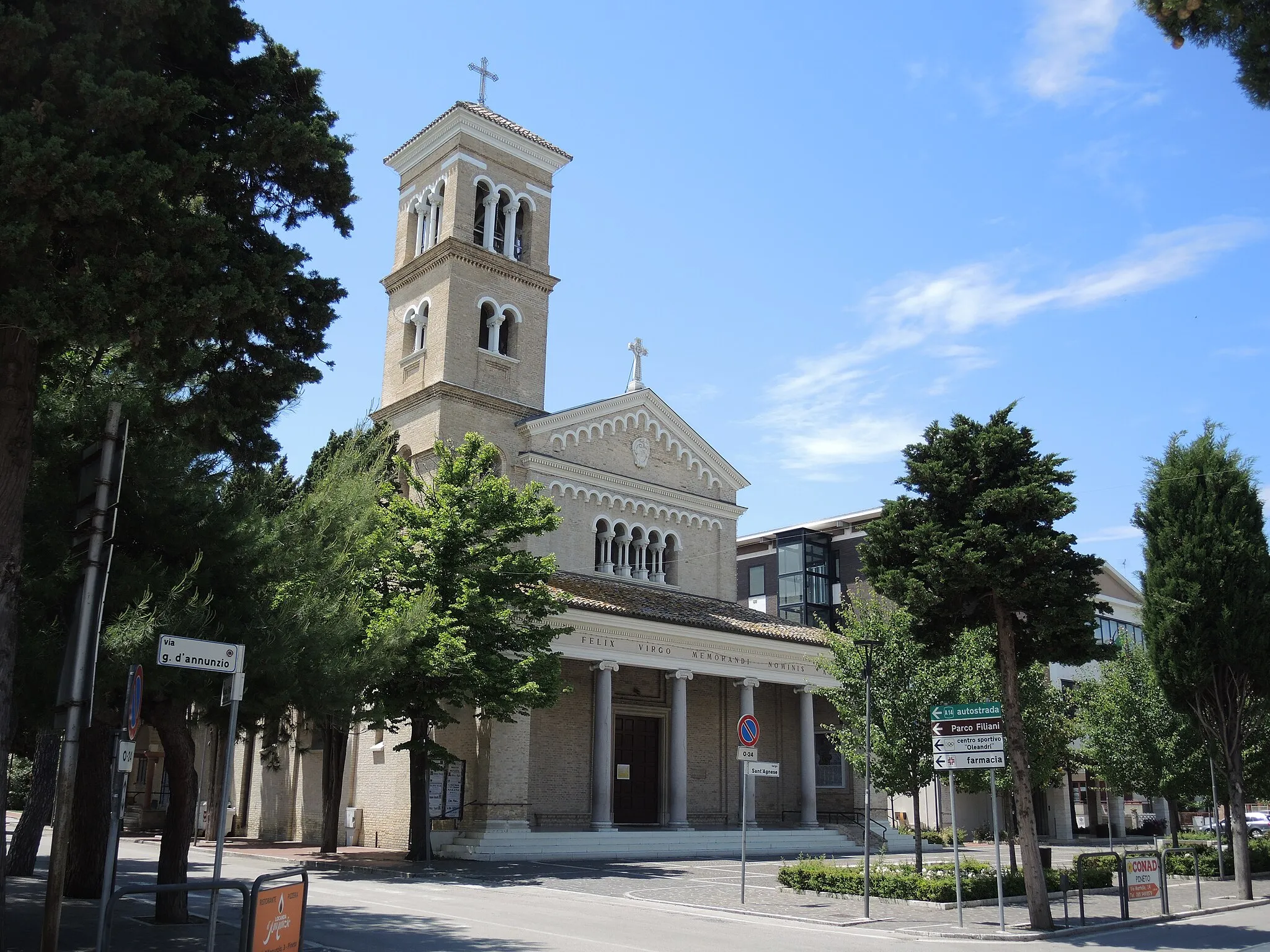 Photo showing: Pineto - Chiesa di Sant'Agnese e San Silvestro