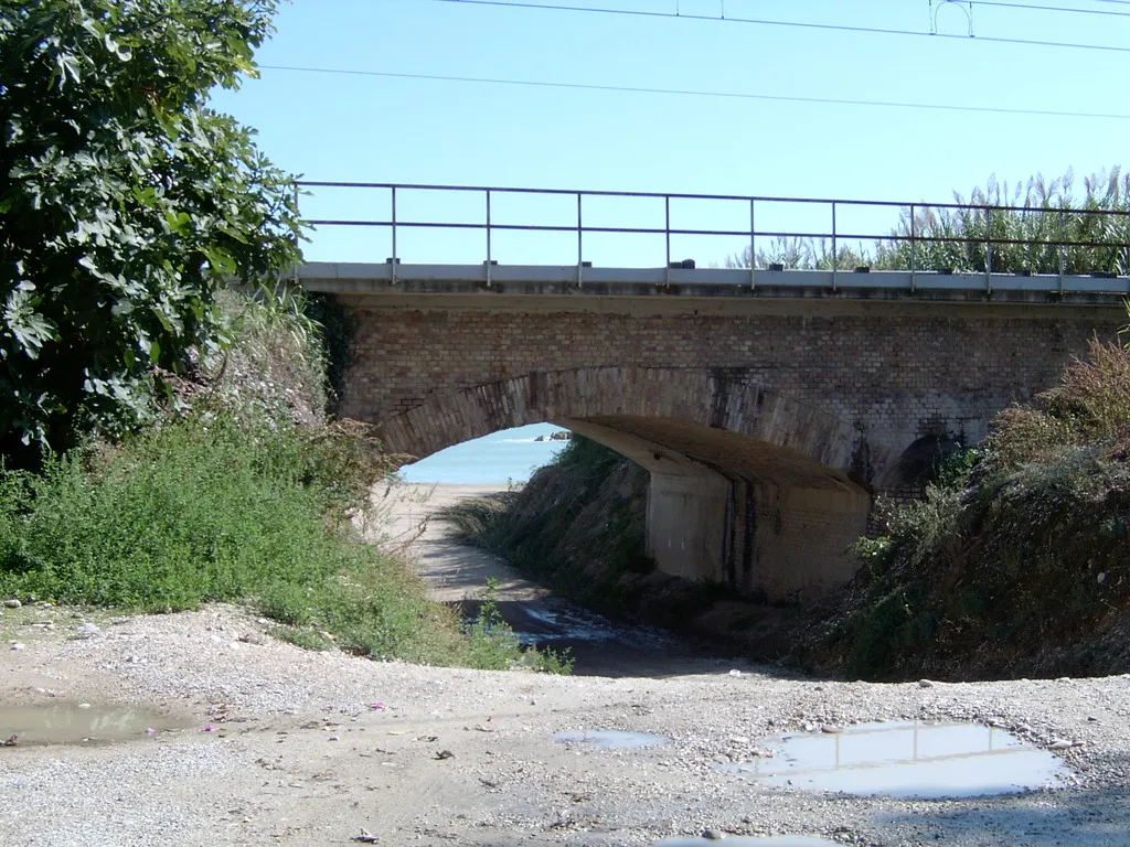 Photo showing: Sei delle vittime furono trucidate sotto il ponte della ferrovia