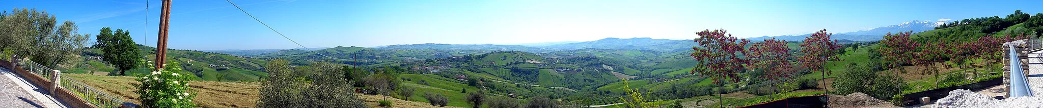 Photo showing: Panorama da San Pietro ad Lacum, Monticelli (TE)