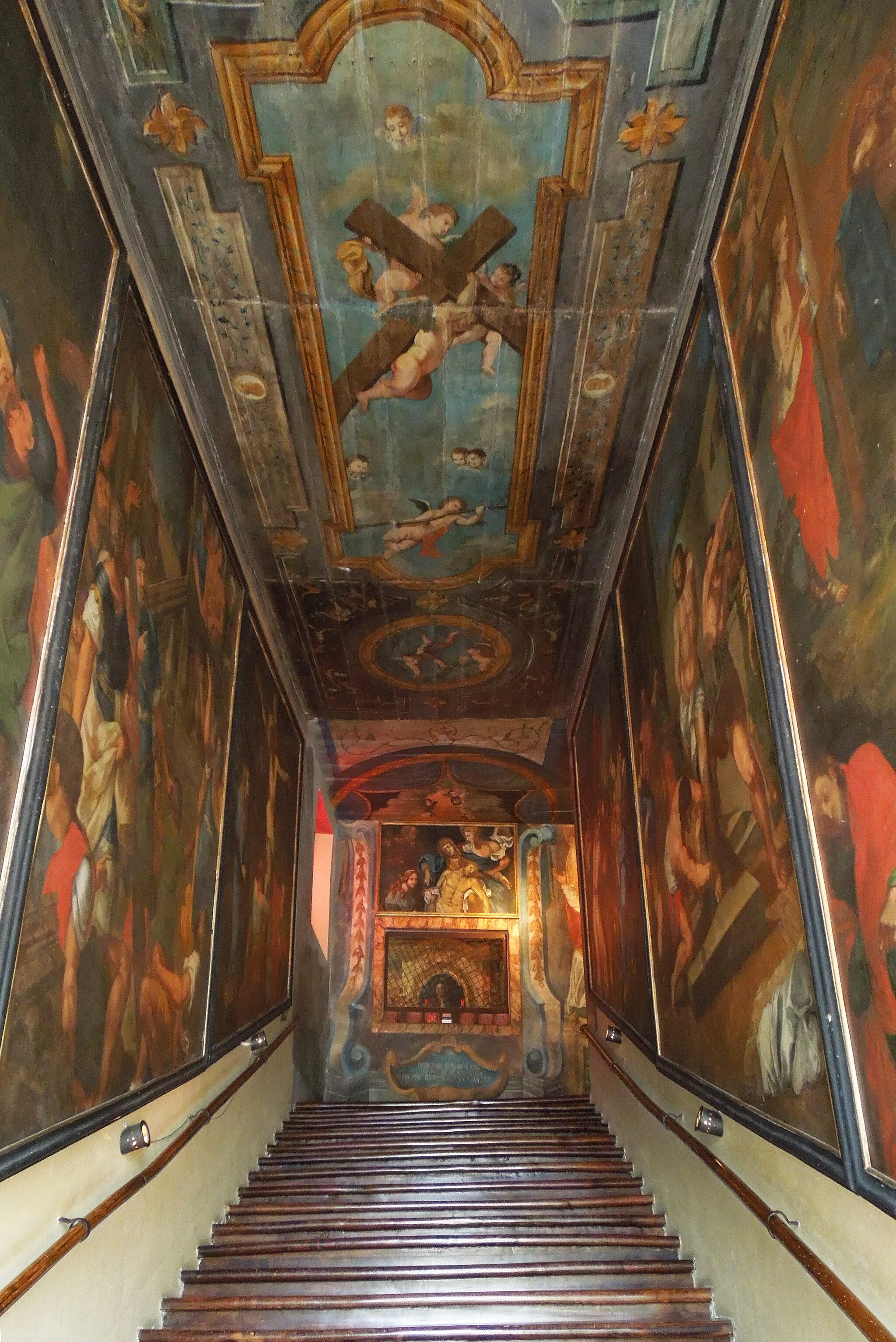 Photo showing: Scala Santa di Campli in provincia di Teramo, gradini di ascesa in legno d'ulivo.