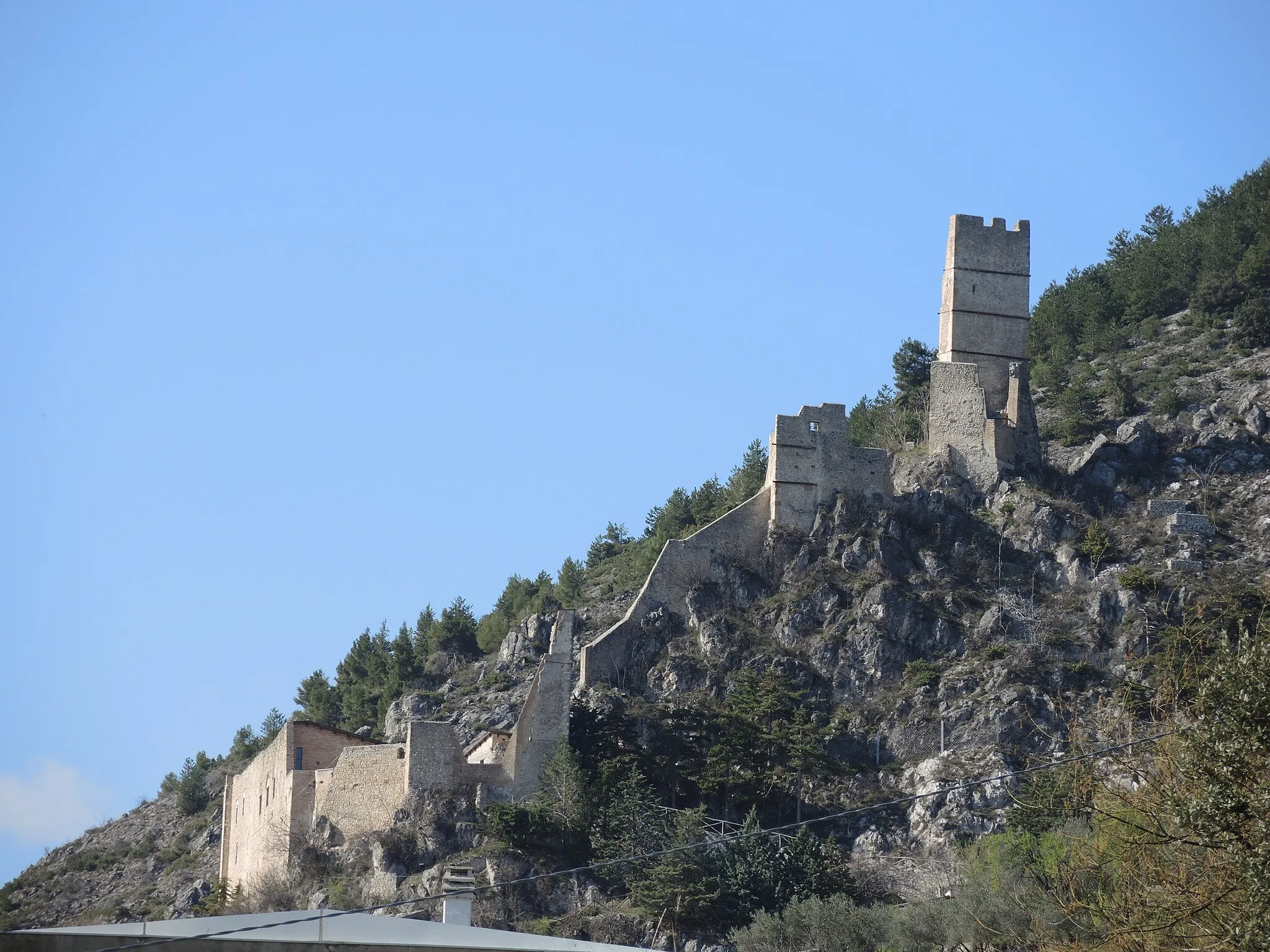 Photo showing: Castello di Roccacasale