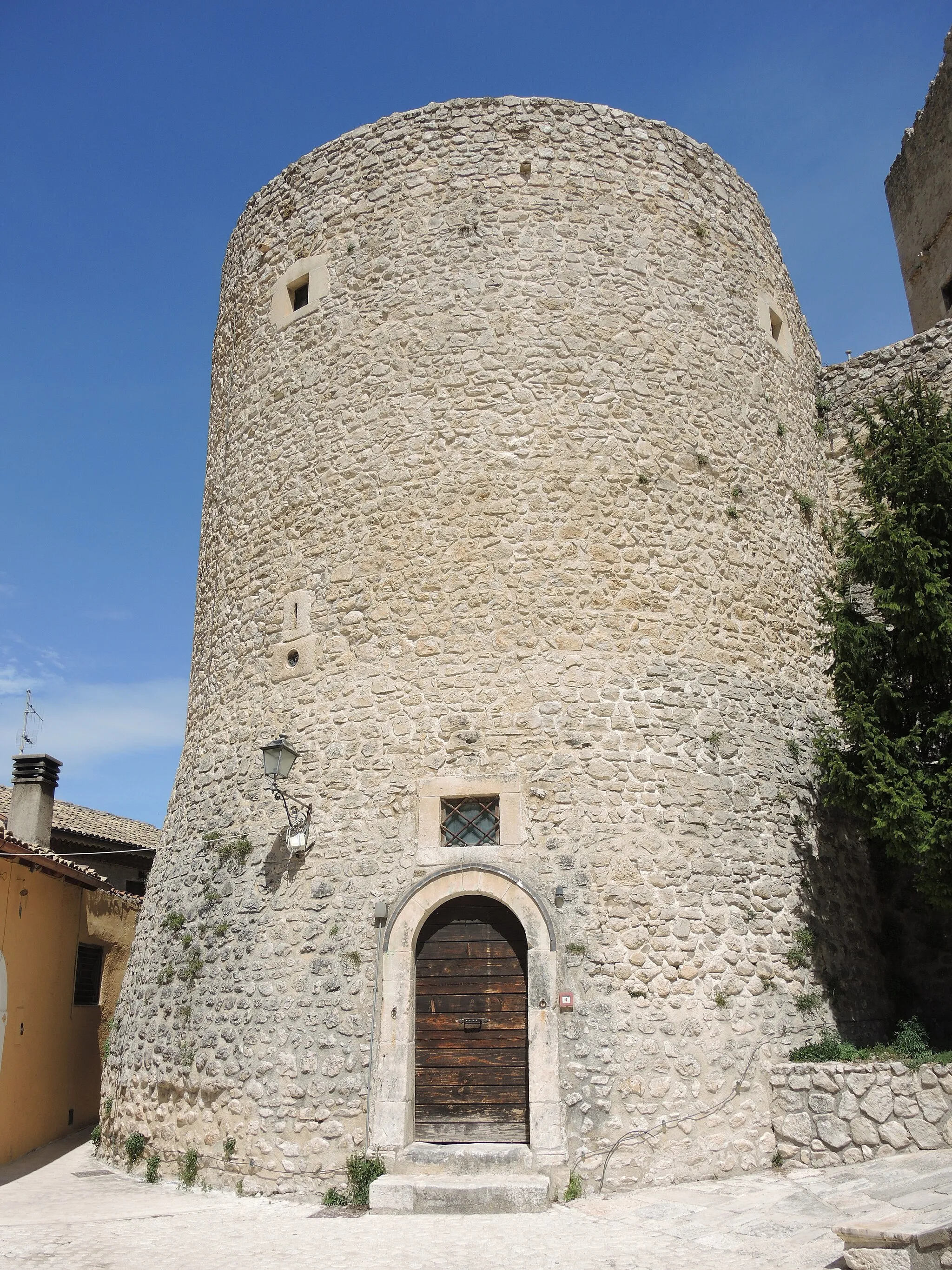 Photo showing: Pettorano sul Gizio: Castello Cantelmo