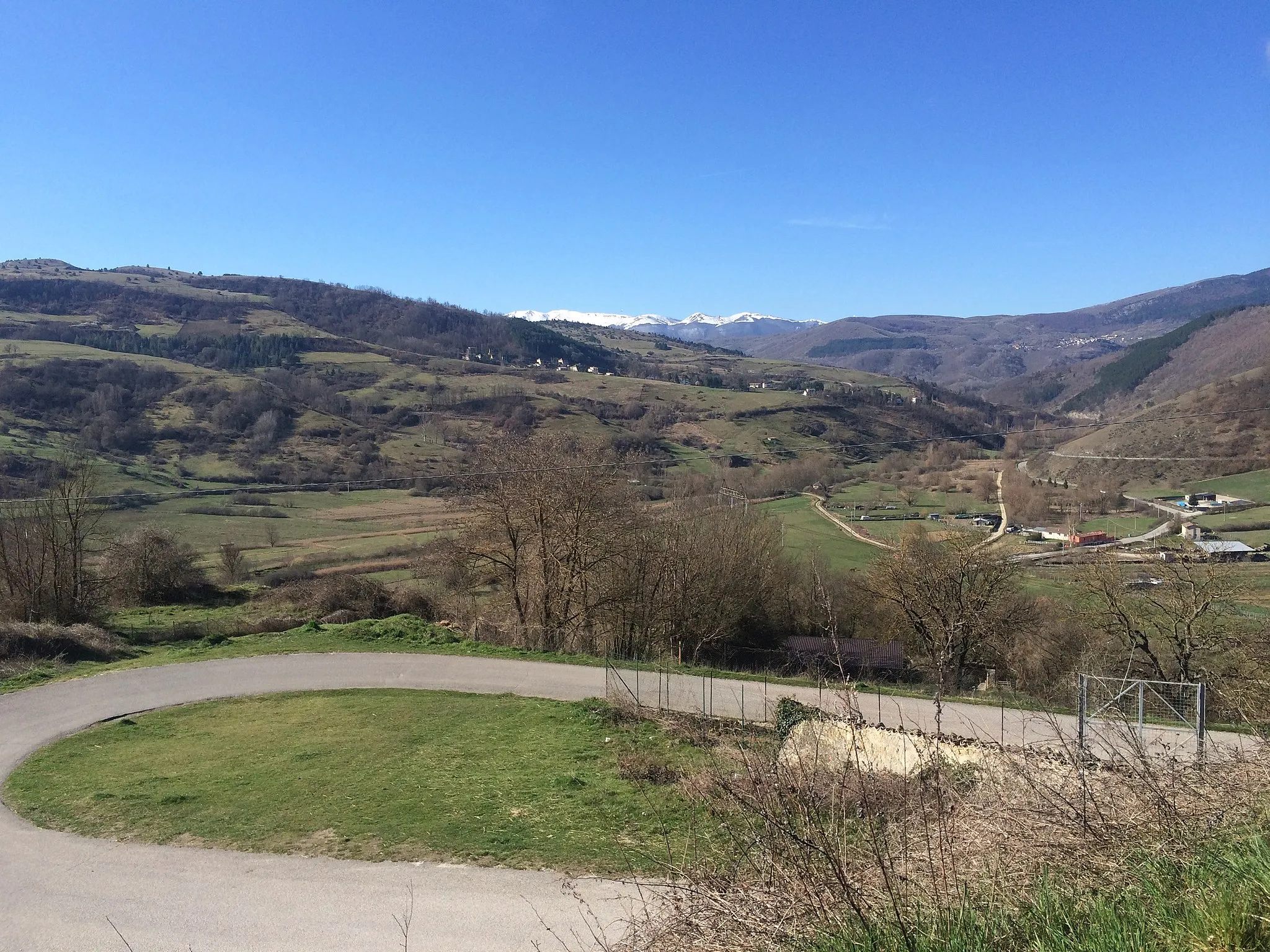 Photo showing: La valle dell'Alto Aterno vista da Montereale.