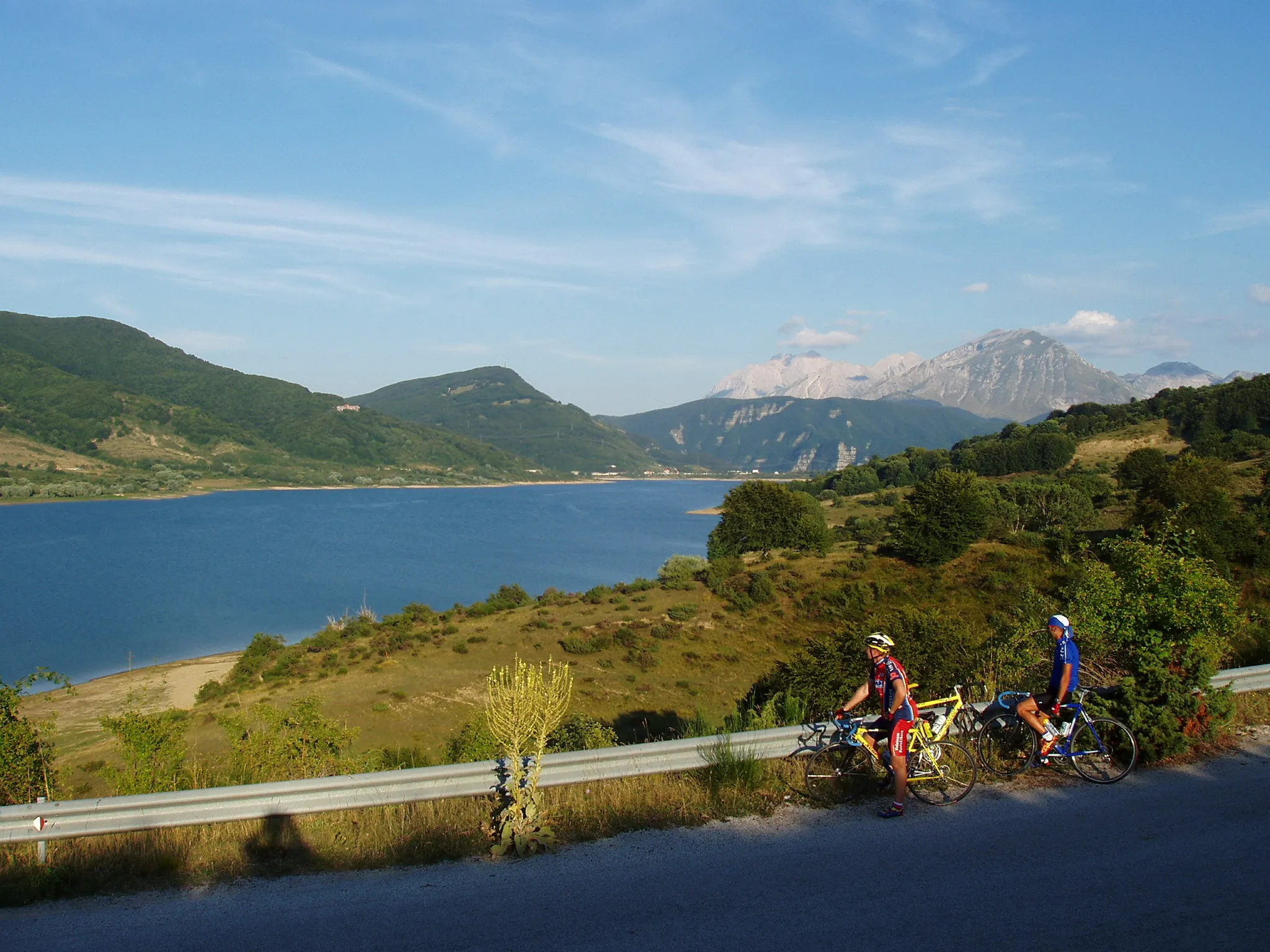 Photo showing: Cicloturimso sul Lago di Campotosto