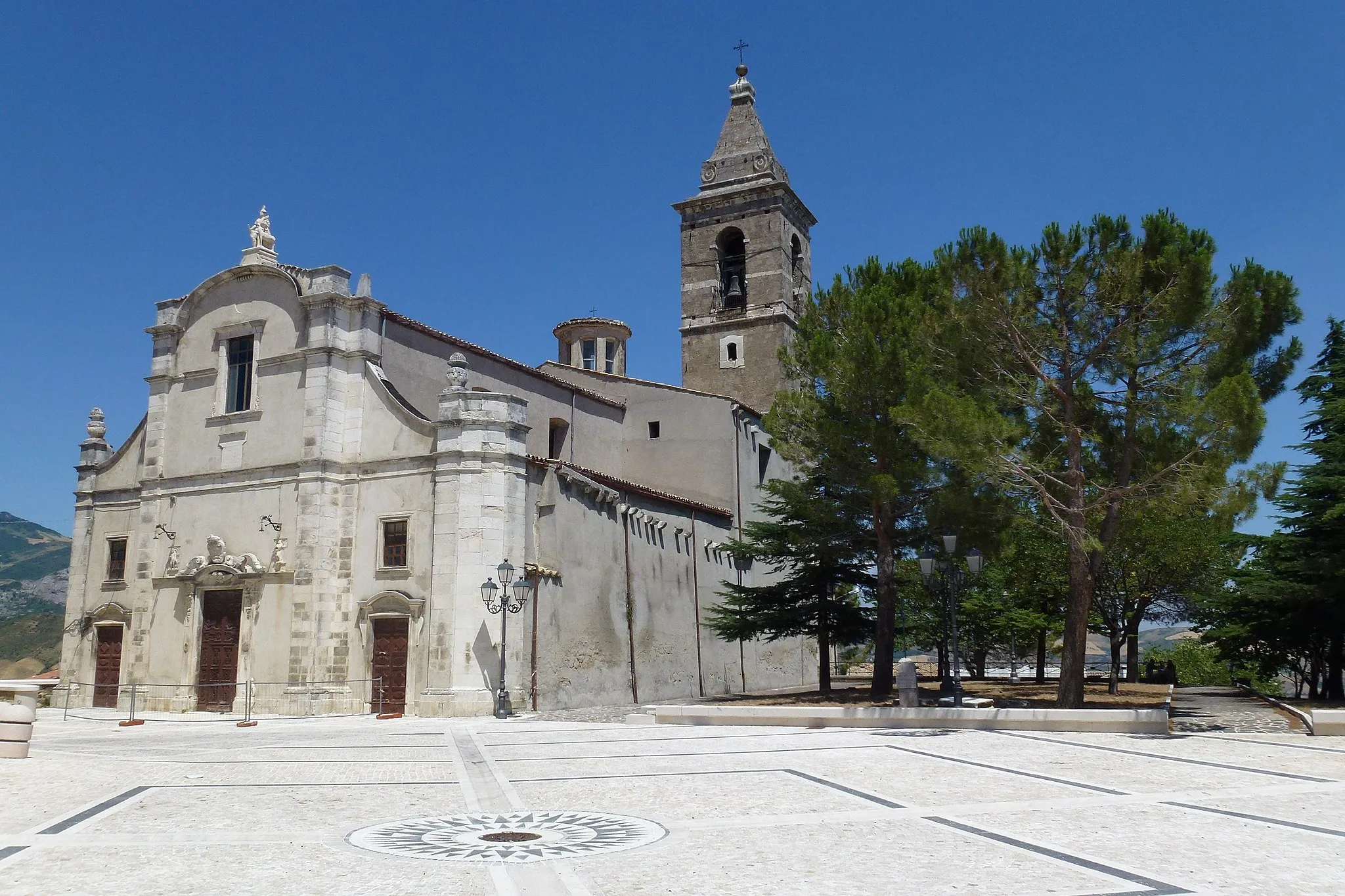 Photo showing: La Chiesa