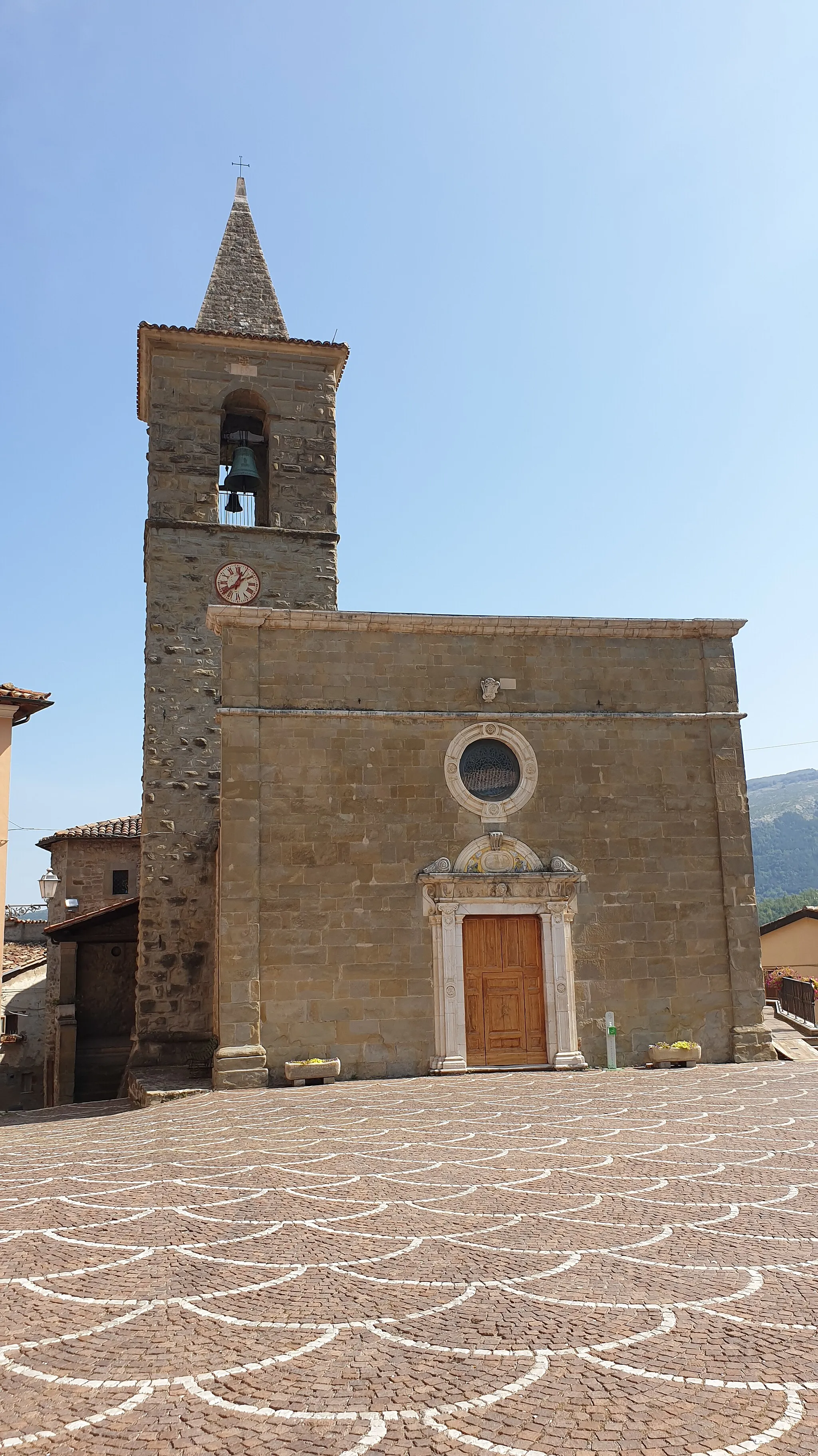Photo showing: Fano Adriano - Chiesa dei Santi Pietro e Paolo
