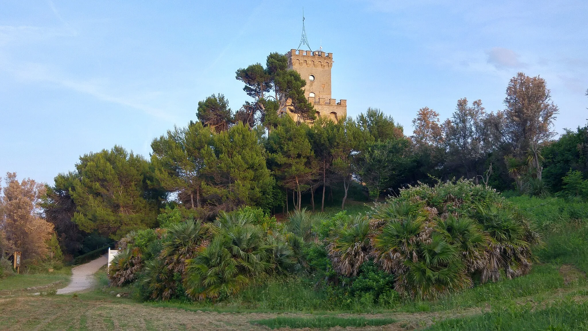 Photo showing: Area marina protetta Torre del Cerrano (Q3622017)