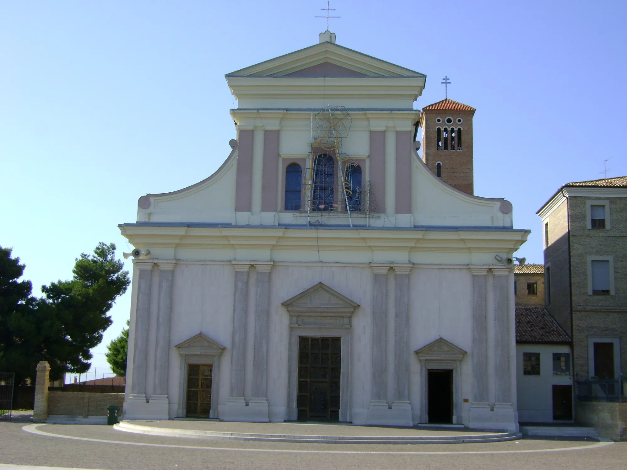 Photo showing: The facade of the sanctuary of Our Lady of Miracles, Casalbordino, province of Chieti, Abruzzo