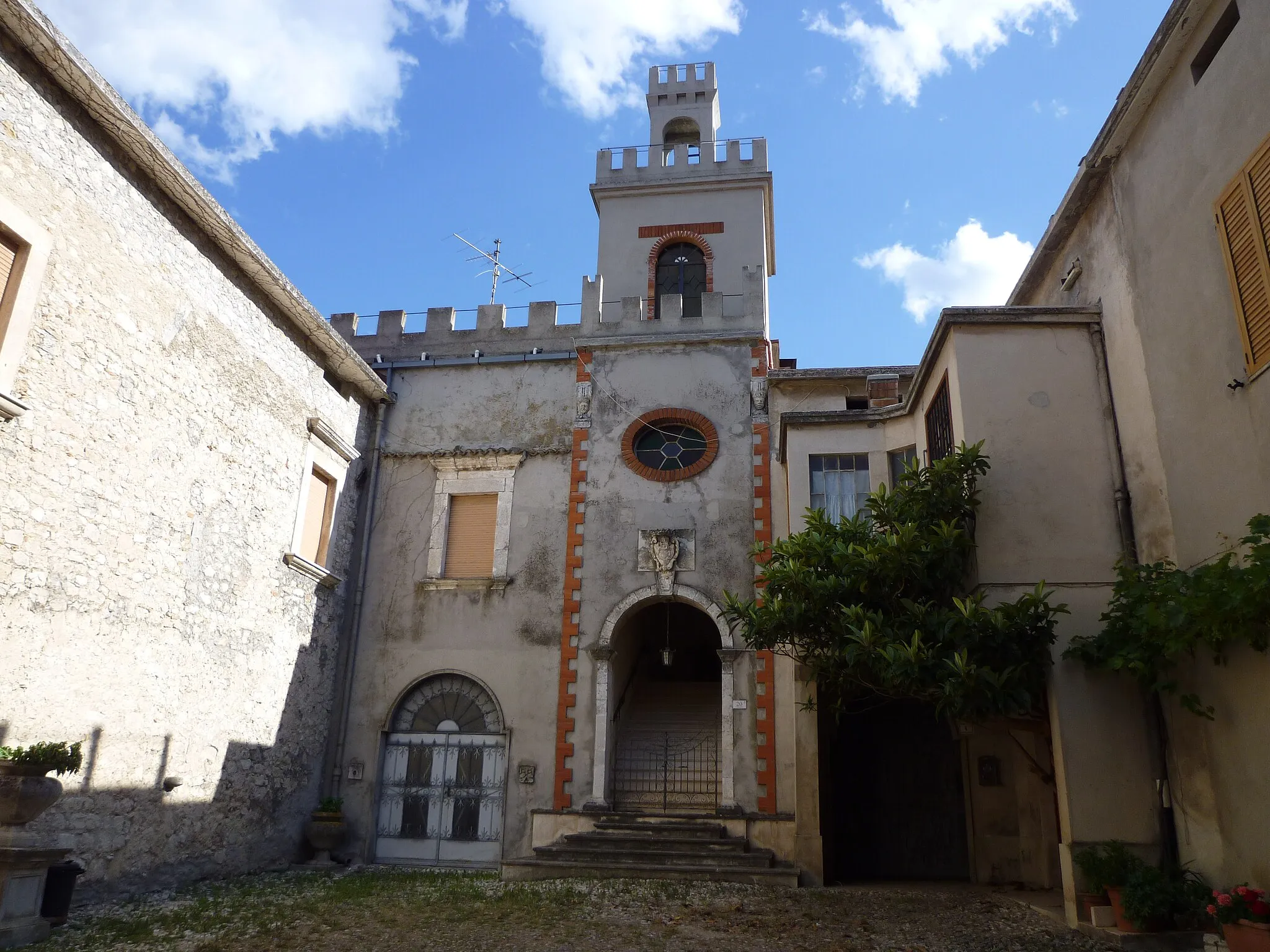 Photo showing: Baglioni palace, Civitella Messer Raimondo, province of Chieti, Abruzzo, Italy