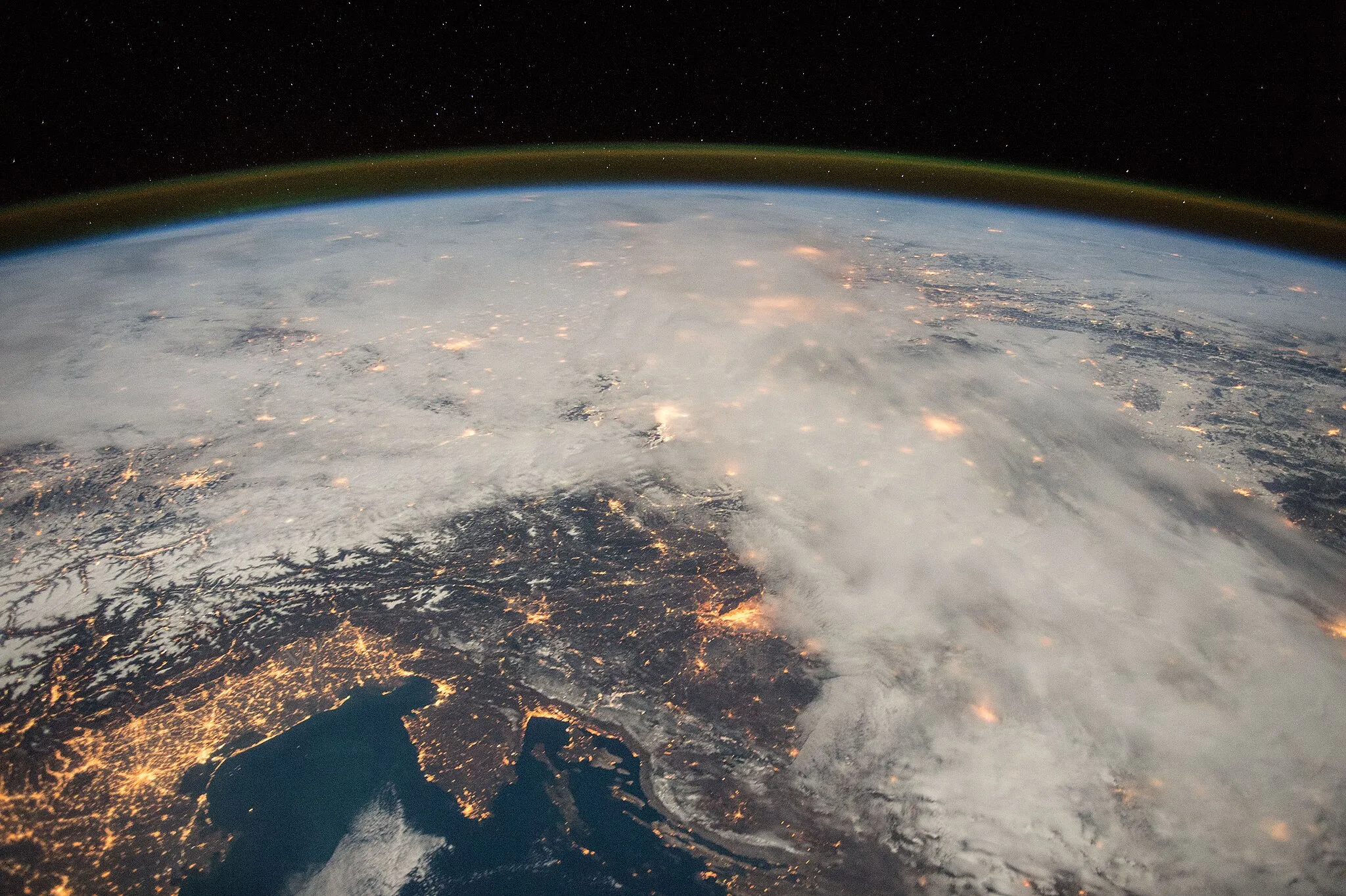 Photo showing: View of Earth taken during ISS Expedition 46.