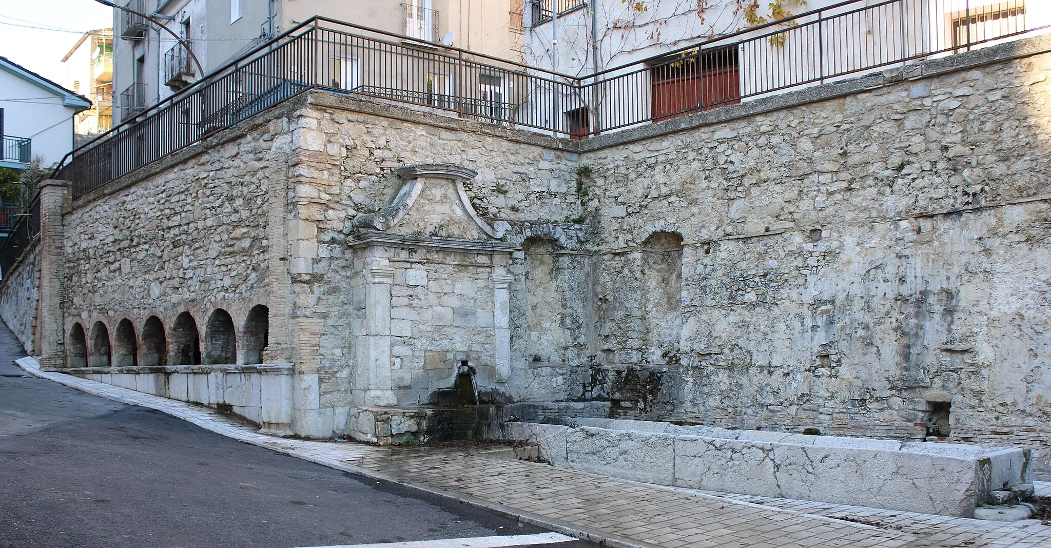 Photo showing: Fontana Vecchia di San Buono