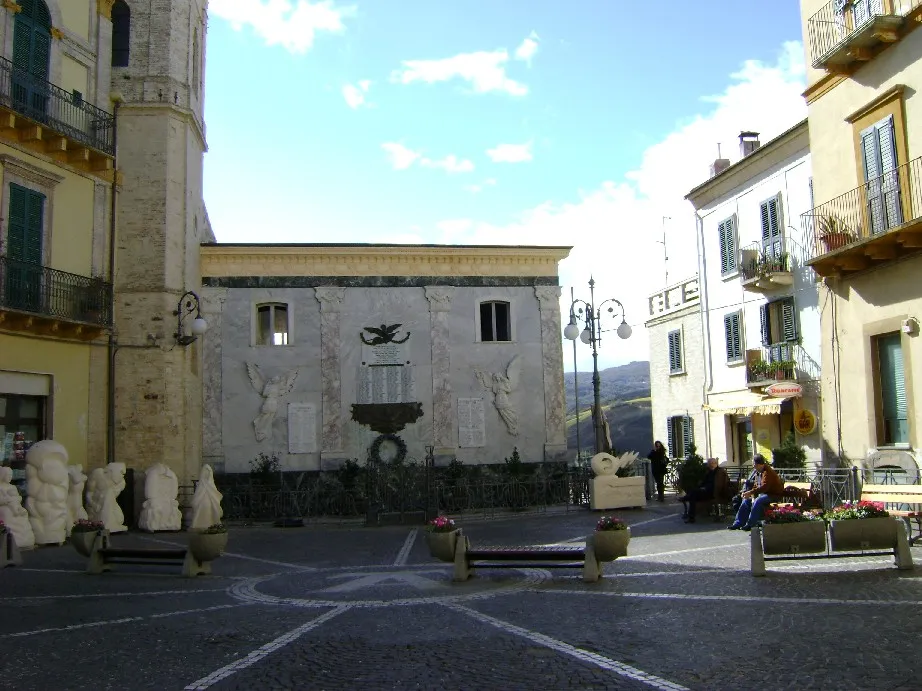 Photo showing: The church of Saint Giovanni Battista and Piazza Pietro Benedetti to Atessa
