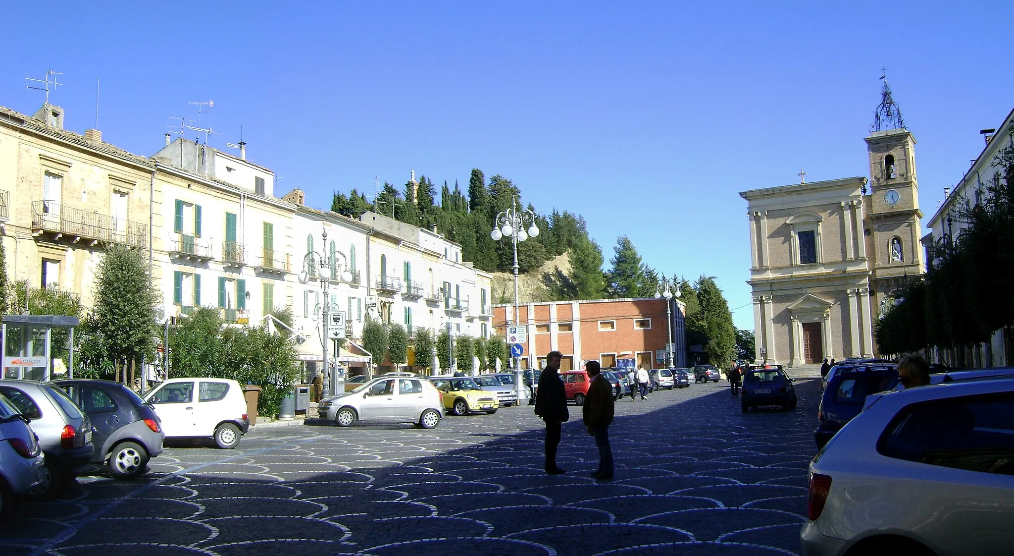 Photo showing: Piazza Garibaldi, the most important square of Atessa