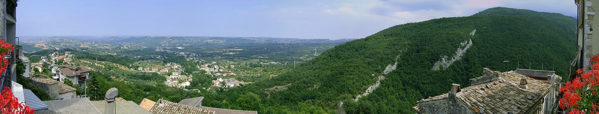 Photo showing: Panoramic view from Pretoro, in the province of Chieti, Abruzzo