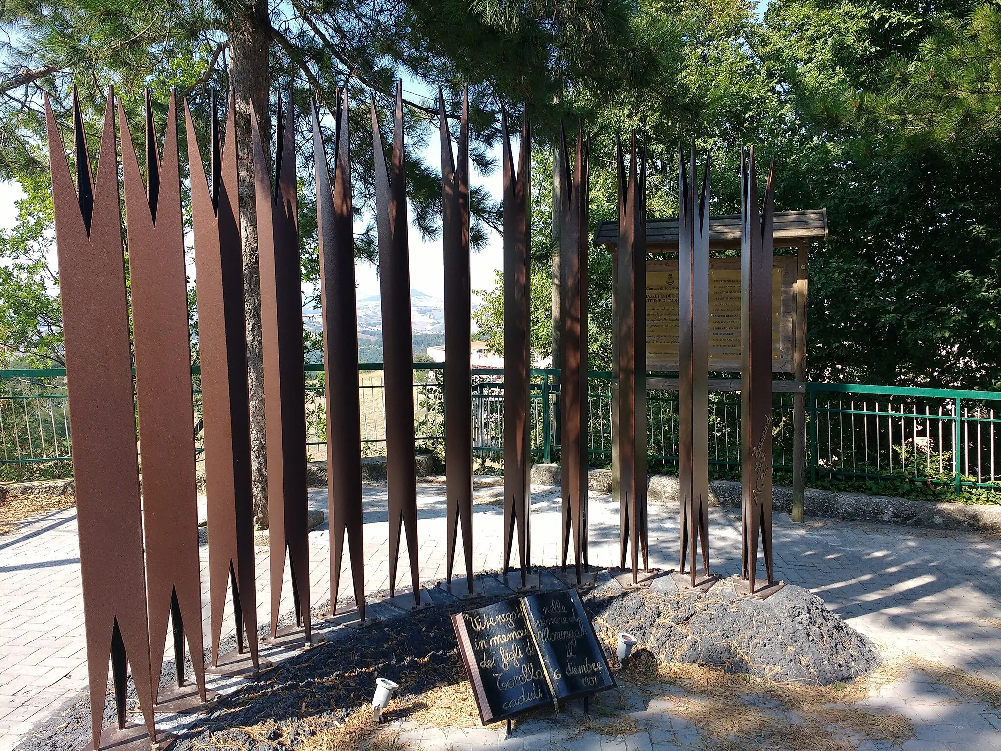 Photo showing: Monumento ai caduti di Monongah presso il comune di Torella del Sannio (CB)